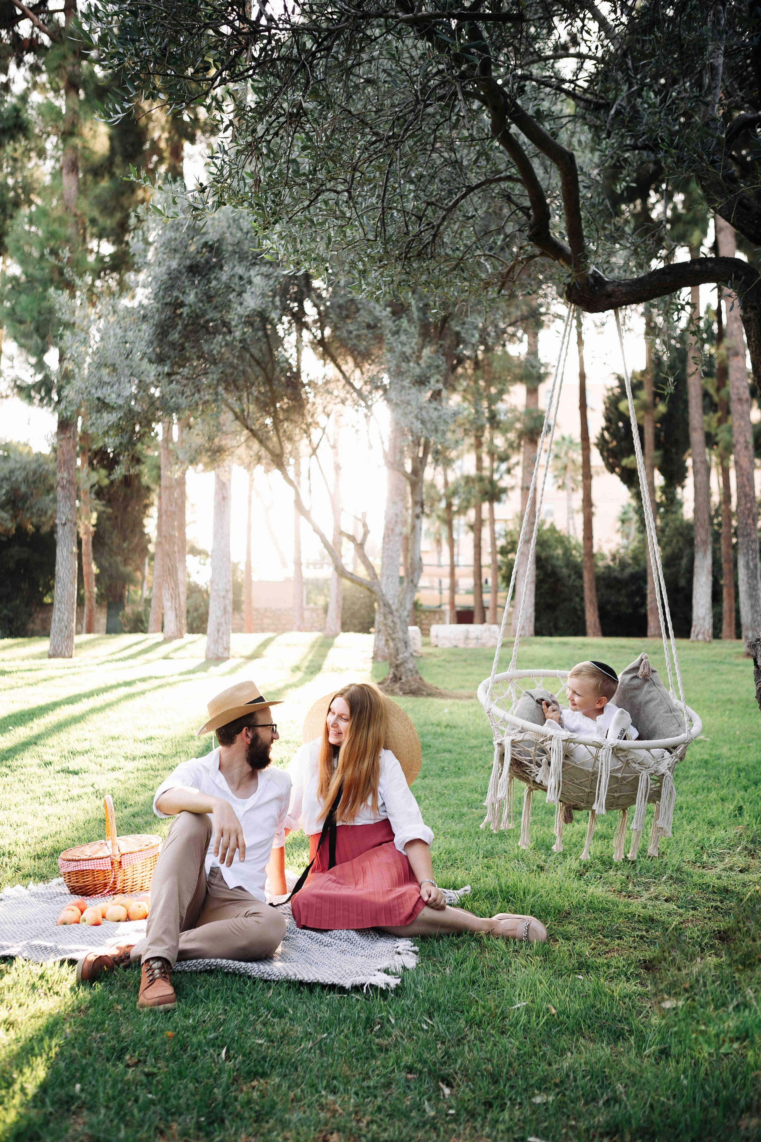 COZY PHOTO SESSION WITH A SWING. Https://shi-photo.com/