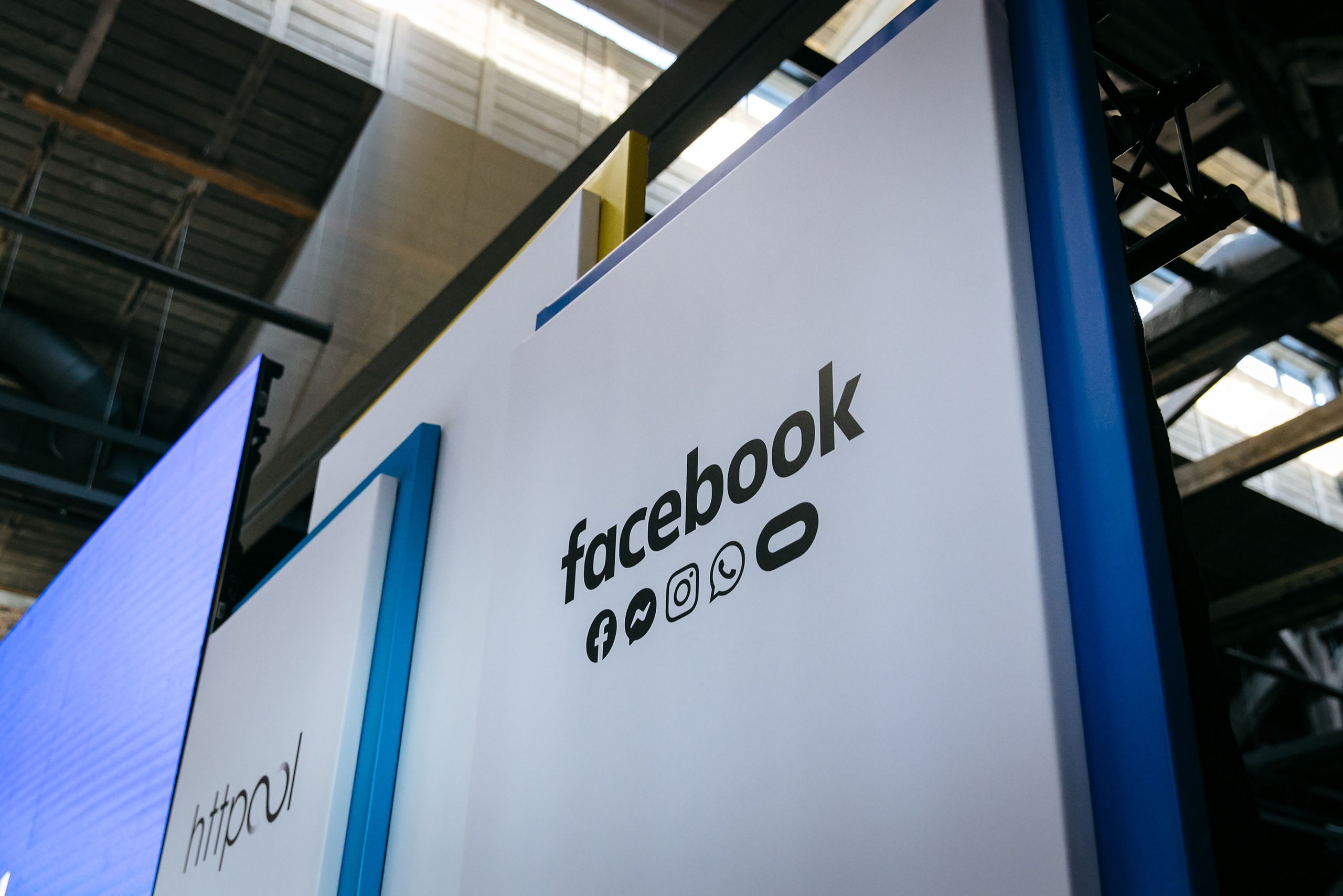 Hello Facebook. Kāzu fotogrāfs Rīgā Yury Kor