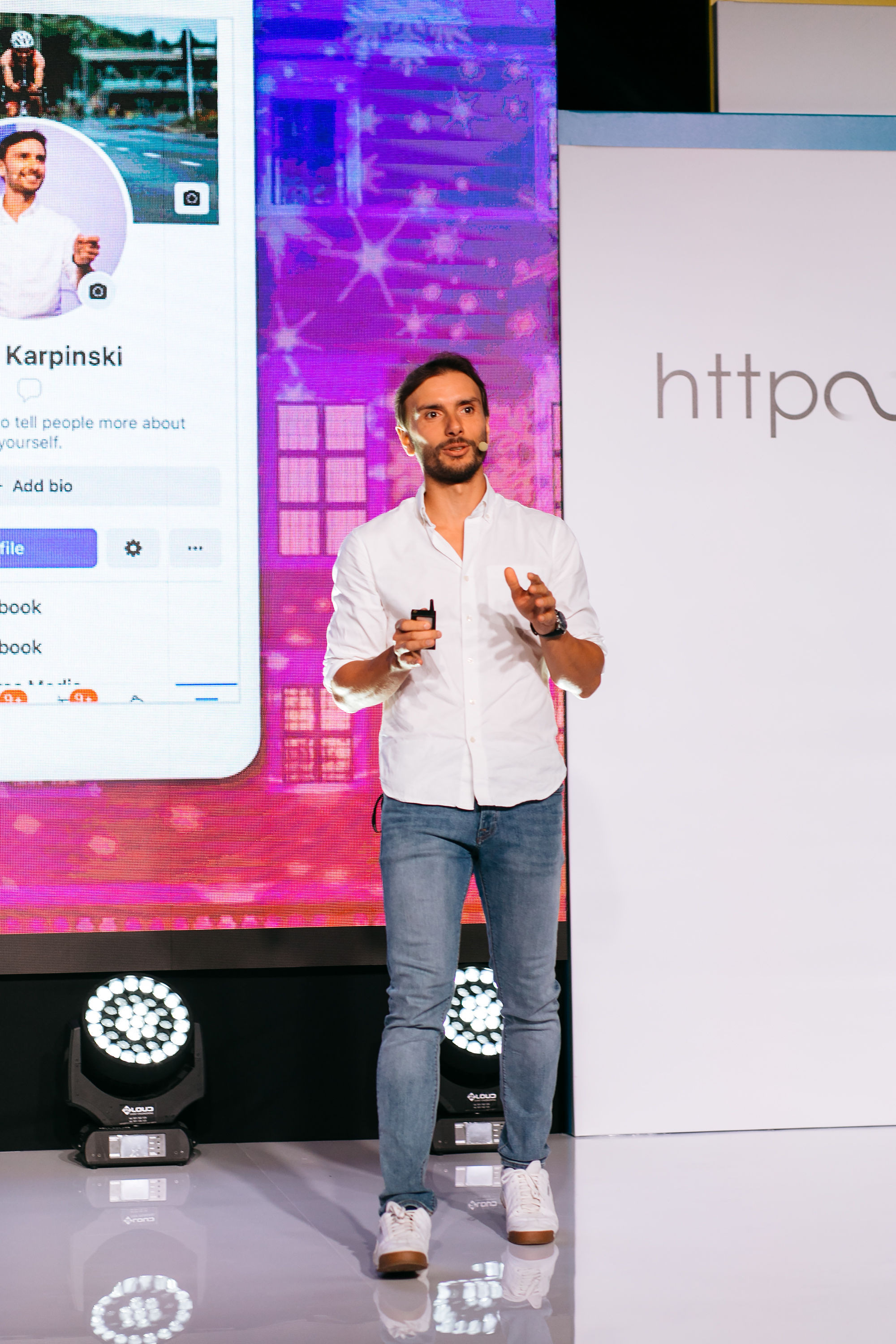 Hello Facebook. Kāzu fotogrāfs Rīgā Yury Kor