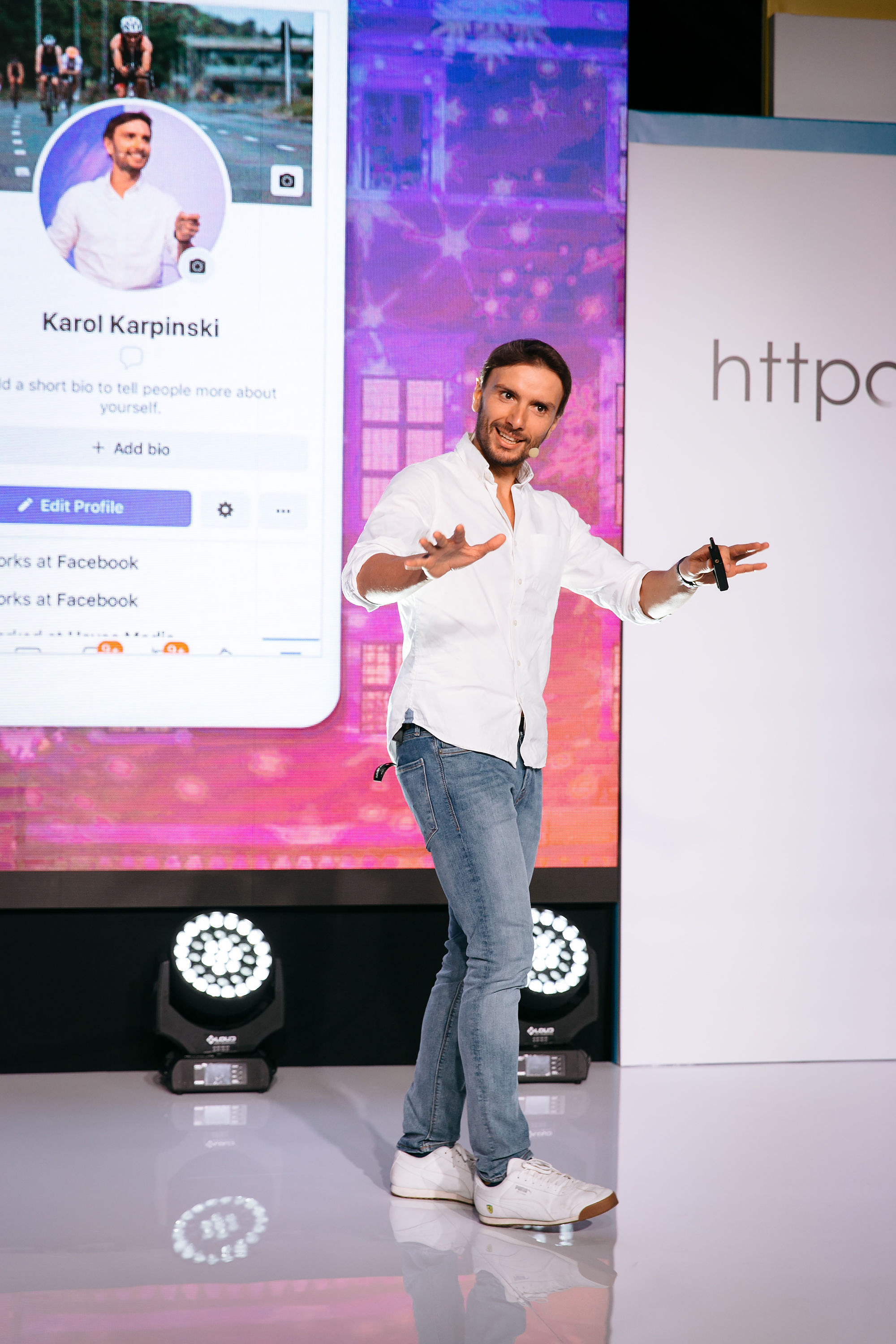 Hello Facebook. Kāzu fotogrāfs Rīgā Yury Kor