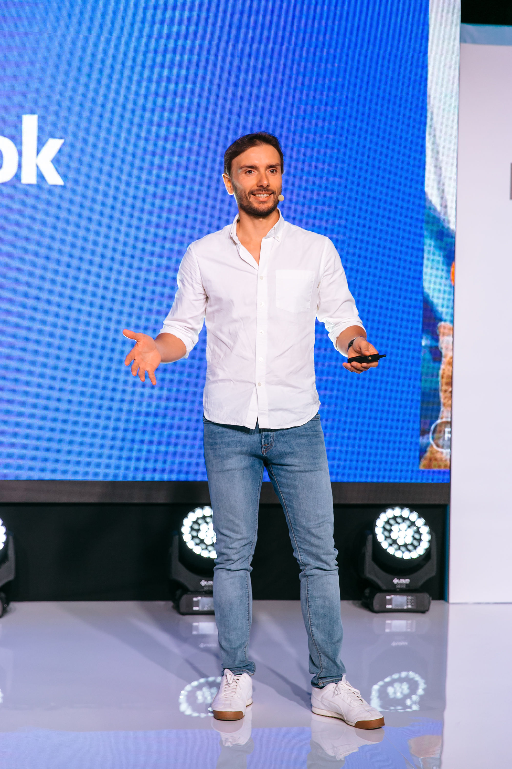 Hello Facebook. Kāzu fotogrāfs Rīgā Yury Kor