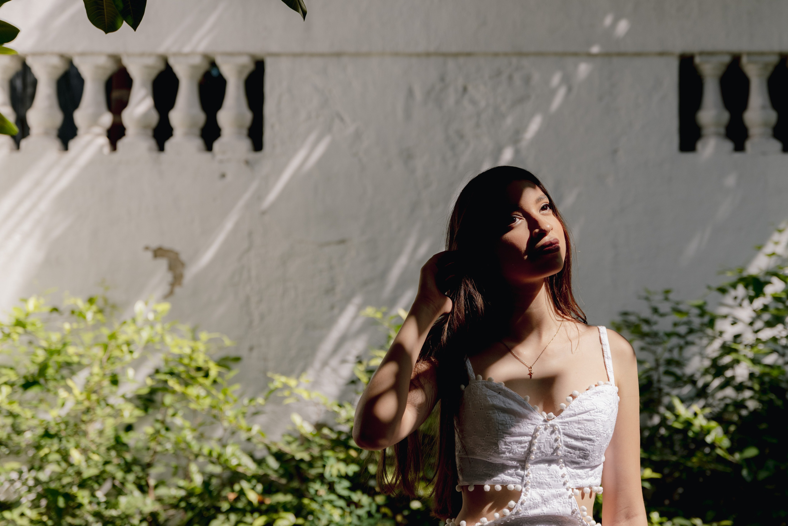 Retrato artístico quinceañera sonrisa fotogafía profesional sesión BanderArt Barranquilla
