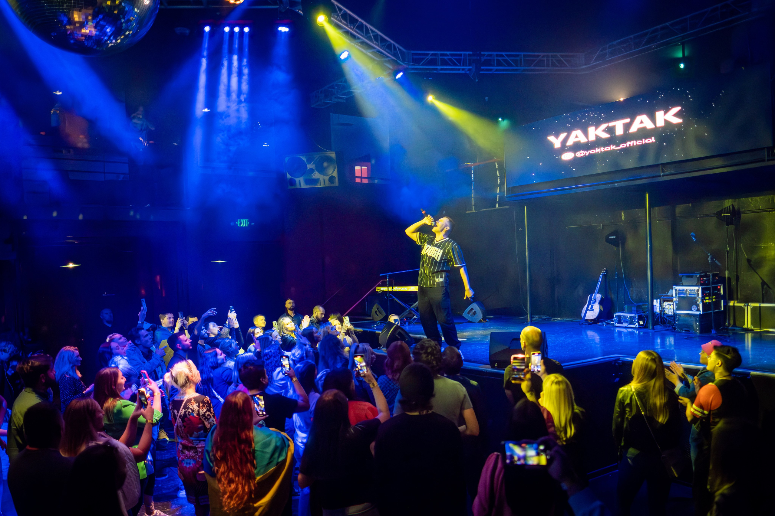 SHUMEI_YAKTAK_QUESTPISTOLS / 2023. Reportage concert portrait photography in the San Francisco Bay Area