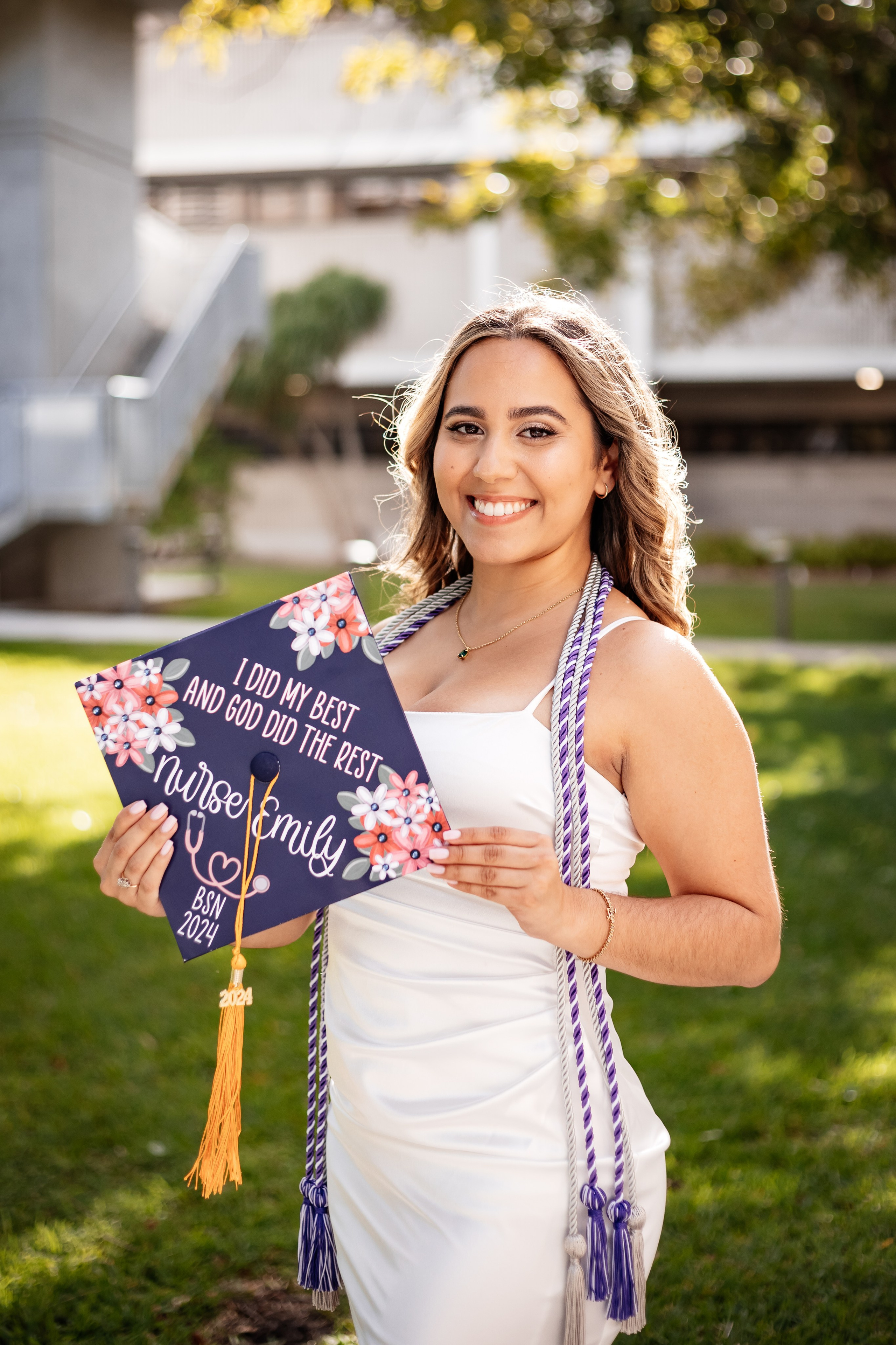 Decorating your graduation cap: do’s and don’ts. Portrait and graduation photographer Marina Simanava
