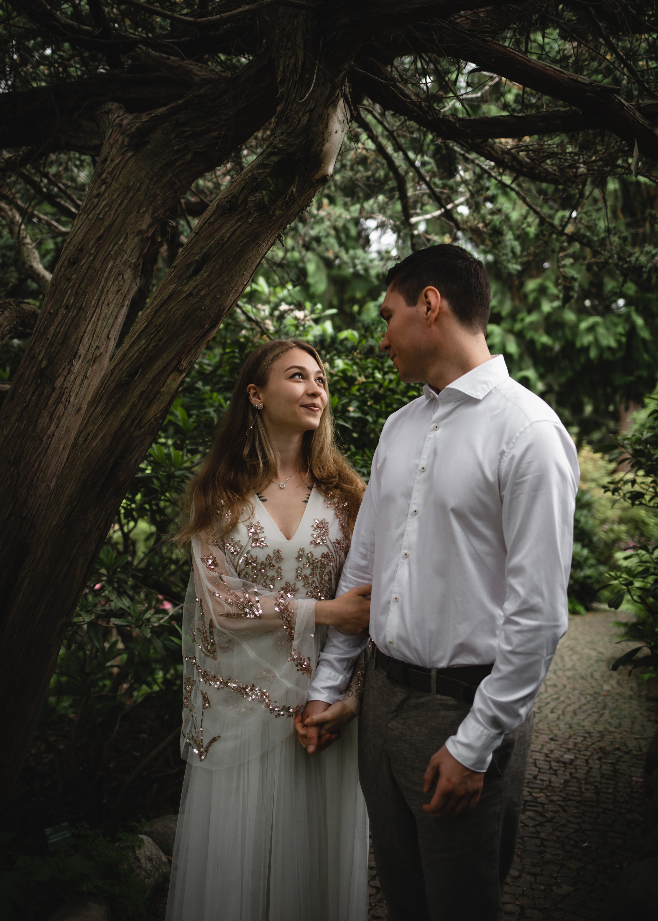 Botanic garden. Professional wedding photographer in Copenhagen, Denmark — Julia Byron