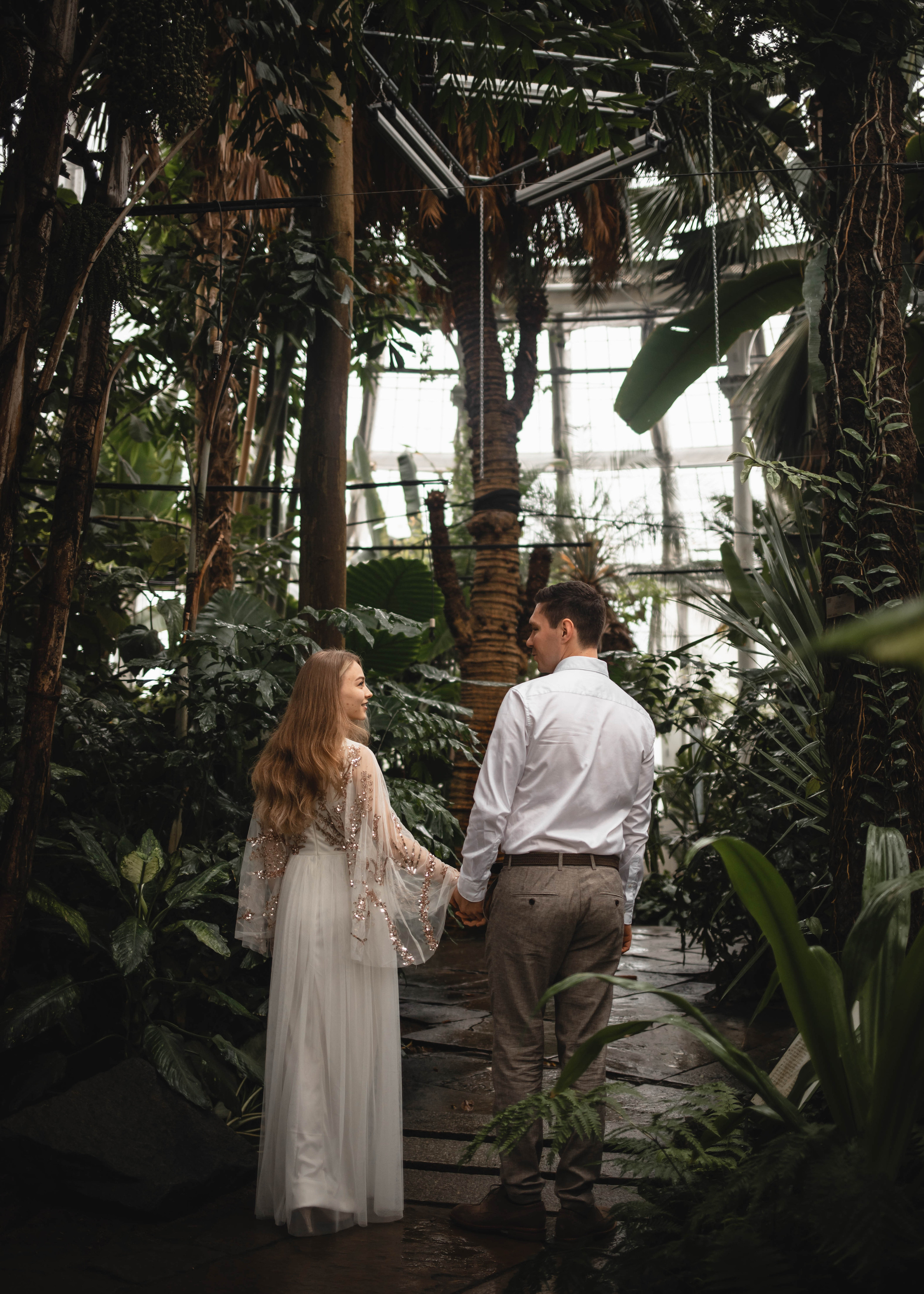 Botanic garden. Professional wedding photographer in Copenhagen, Denmark — Julia Byron