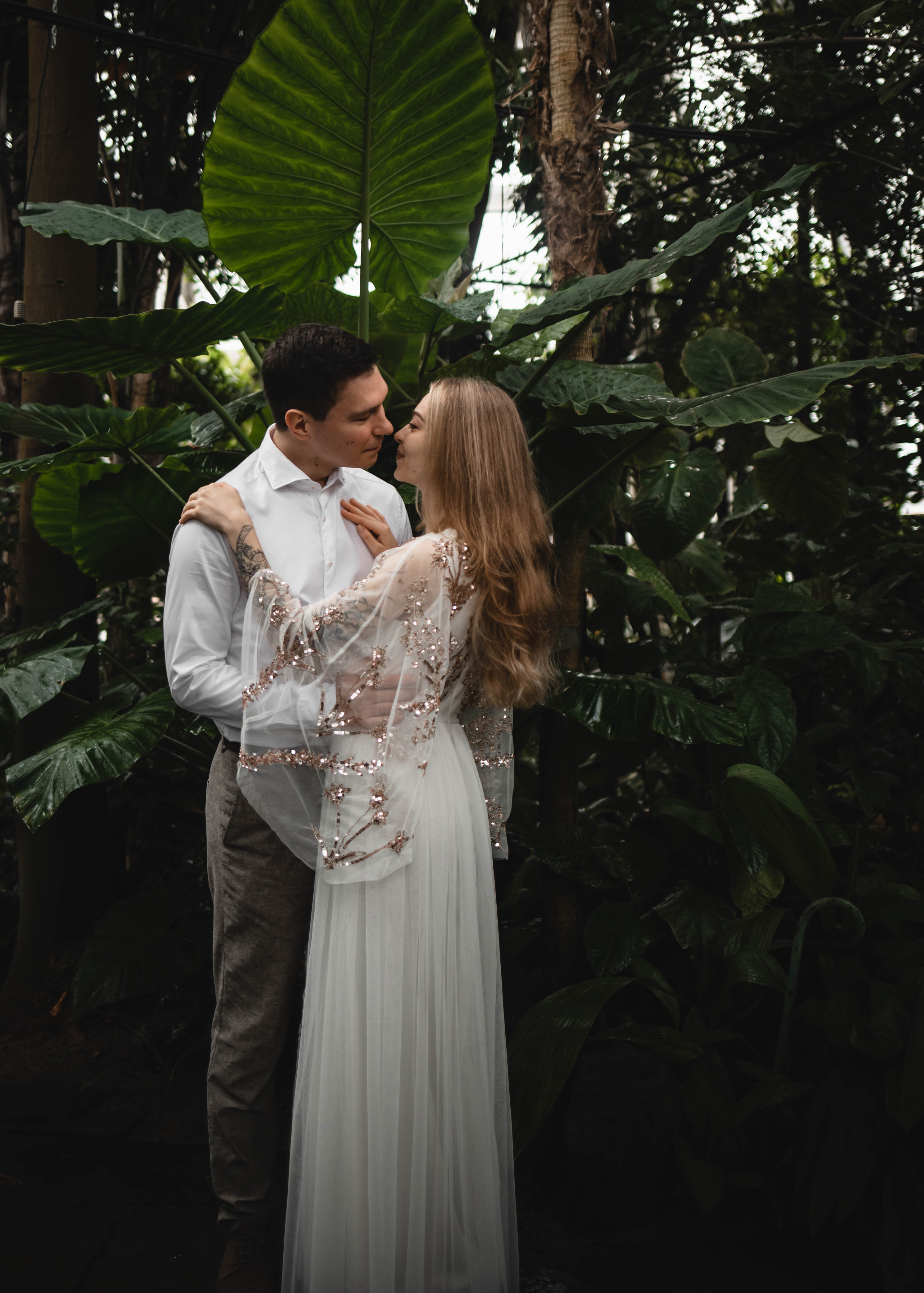 Botanic garden. Professional wedding photographer in Copenhagen, Denmark — Julia Byron