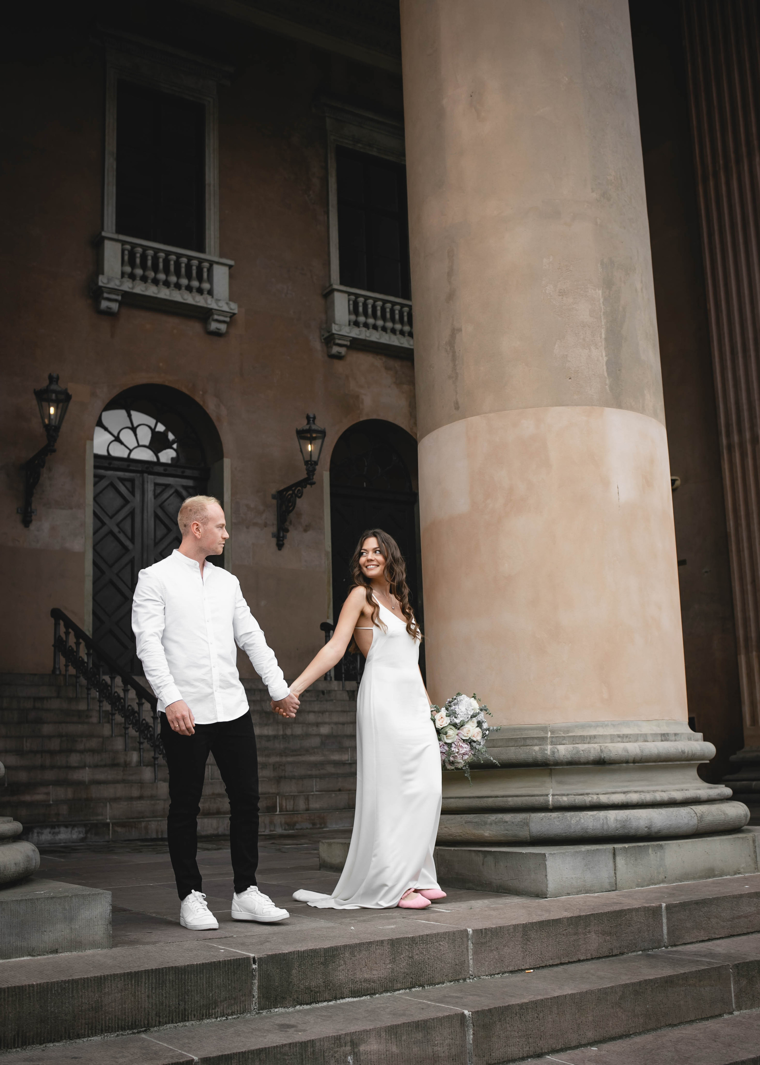 Under the rain. Professional wedding photographer in Copenhagen, Denmark — Julia Byron