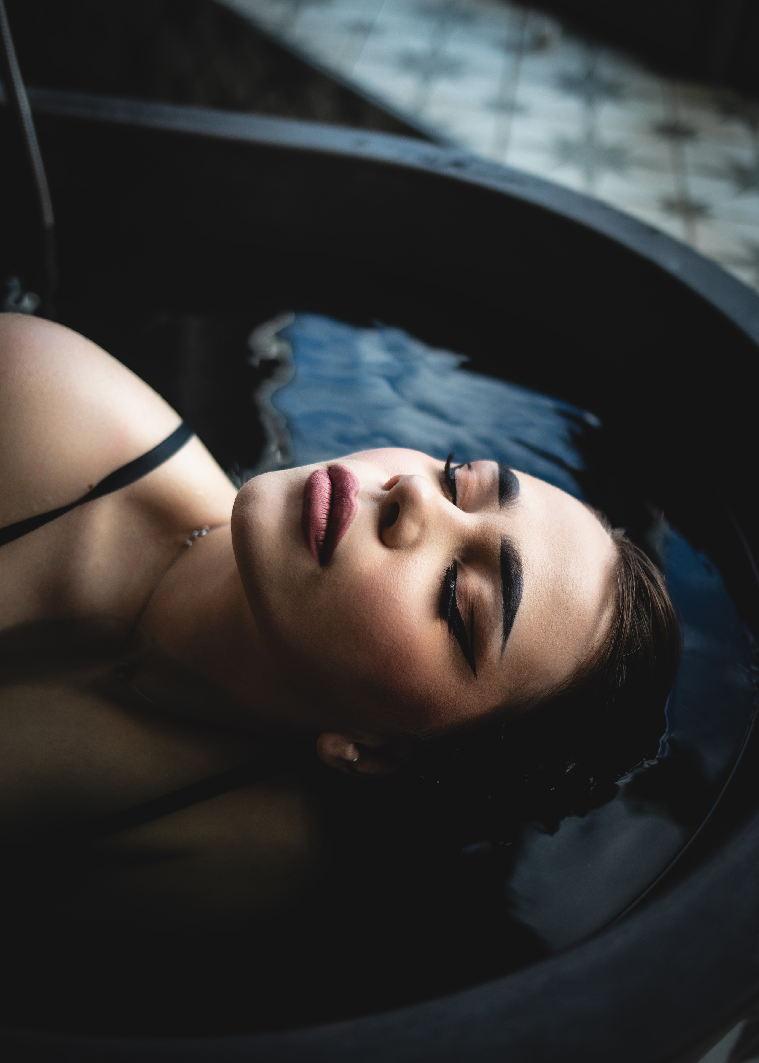 Bath. Professional wedding photographer in Copenhagen, Denmark — Julia Byron