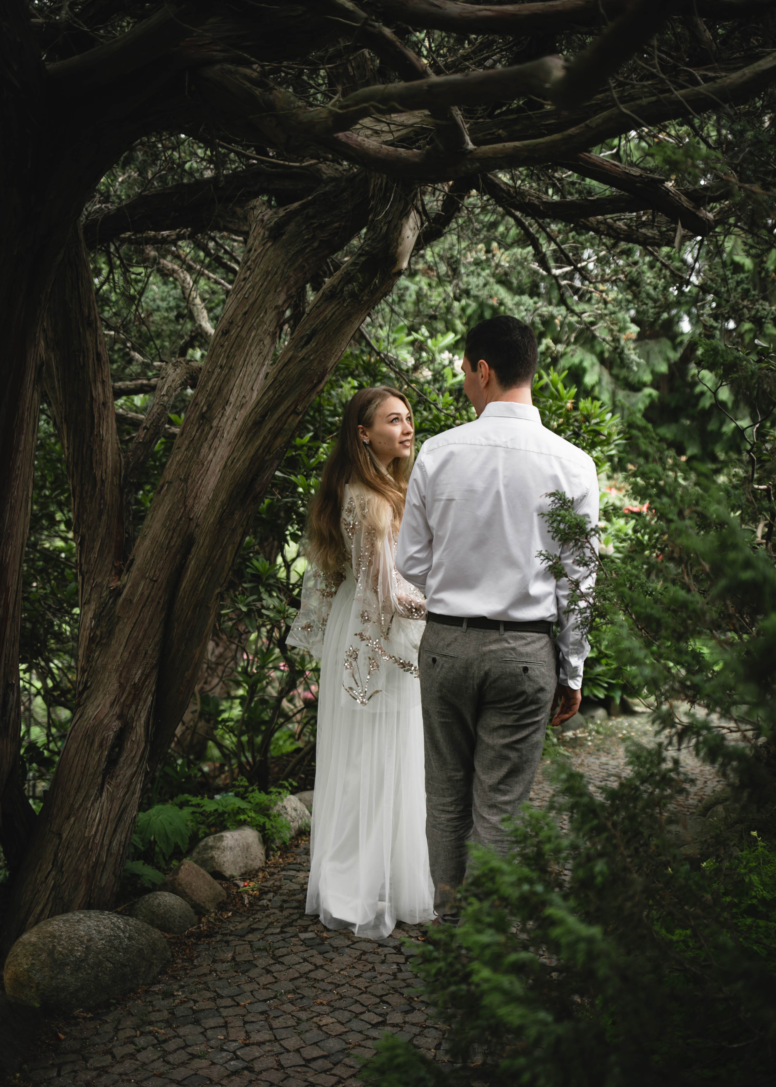 Botanic garden. Professional wedding photographer in Copenhagen, Denmark — Julia Byron