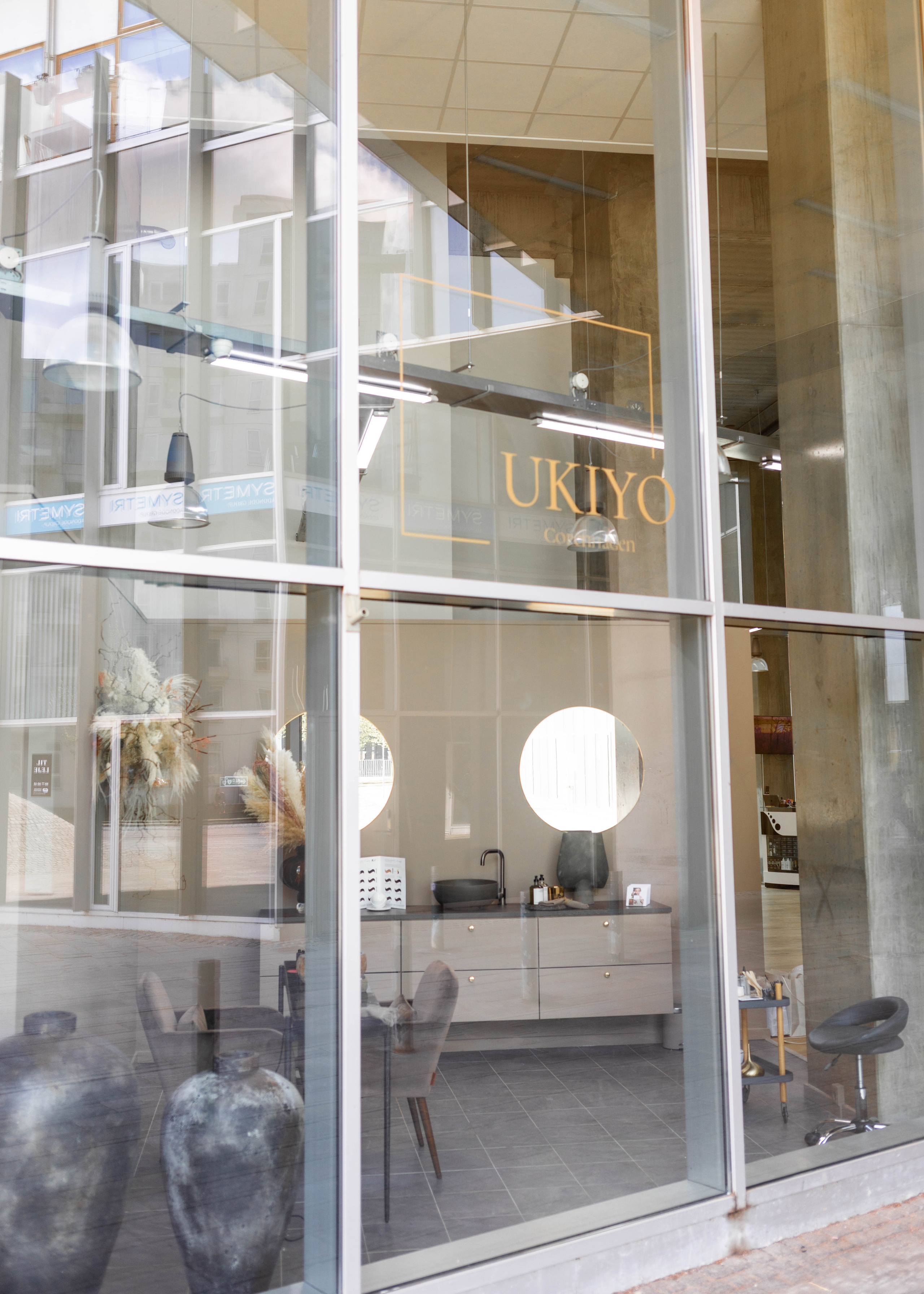 UKIYO beauty salon. Professional wedding photographer in Copenhagen, Denmark — Julia Byron
