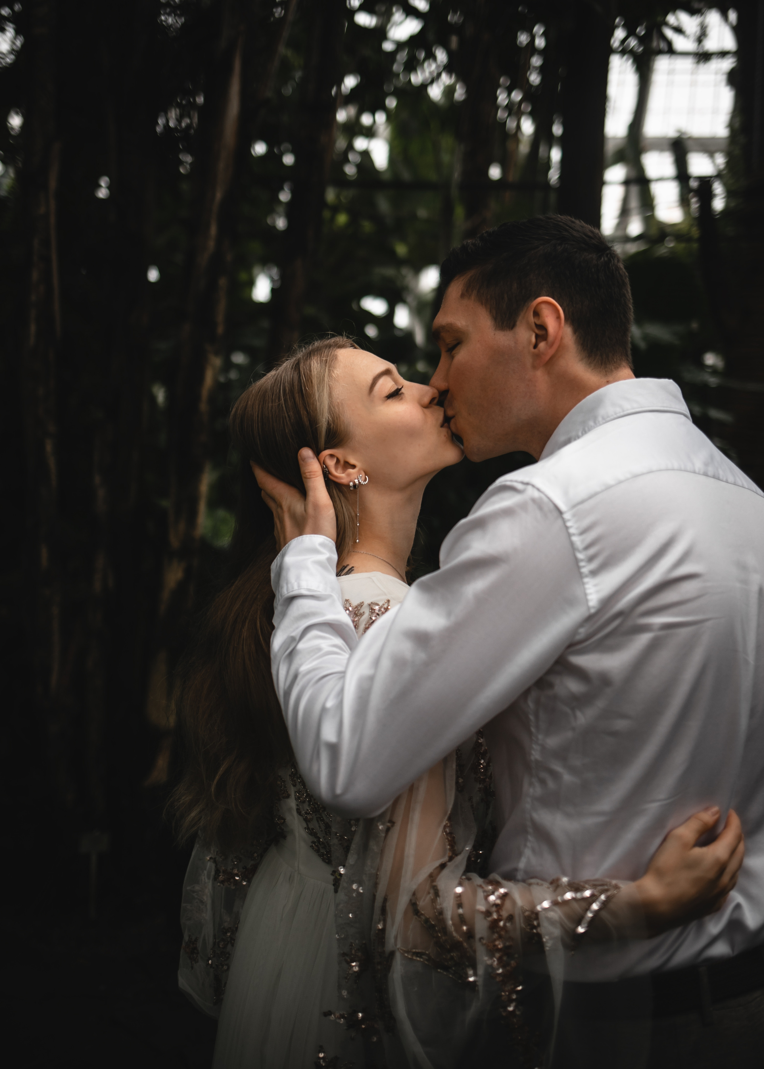 Botanic garden. Professional wedding photographer in Copenhagen, Denmark — Julia Byron
