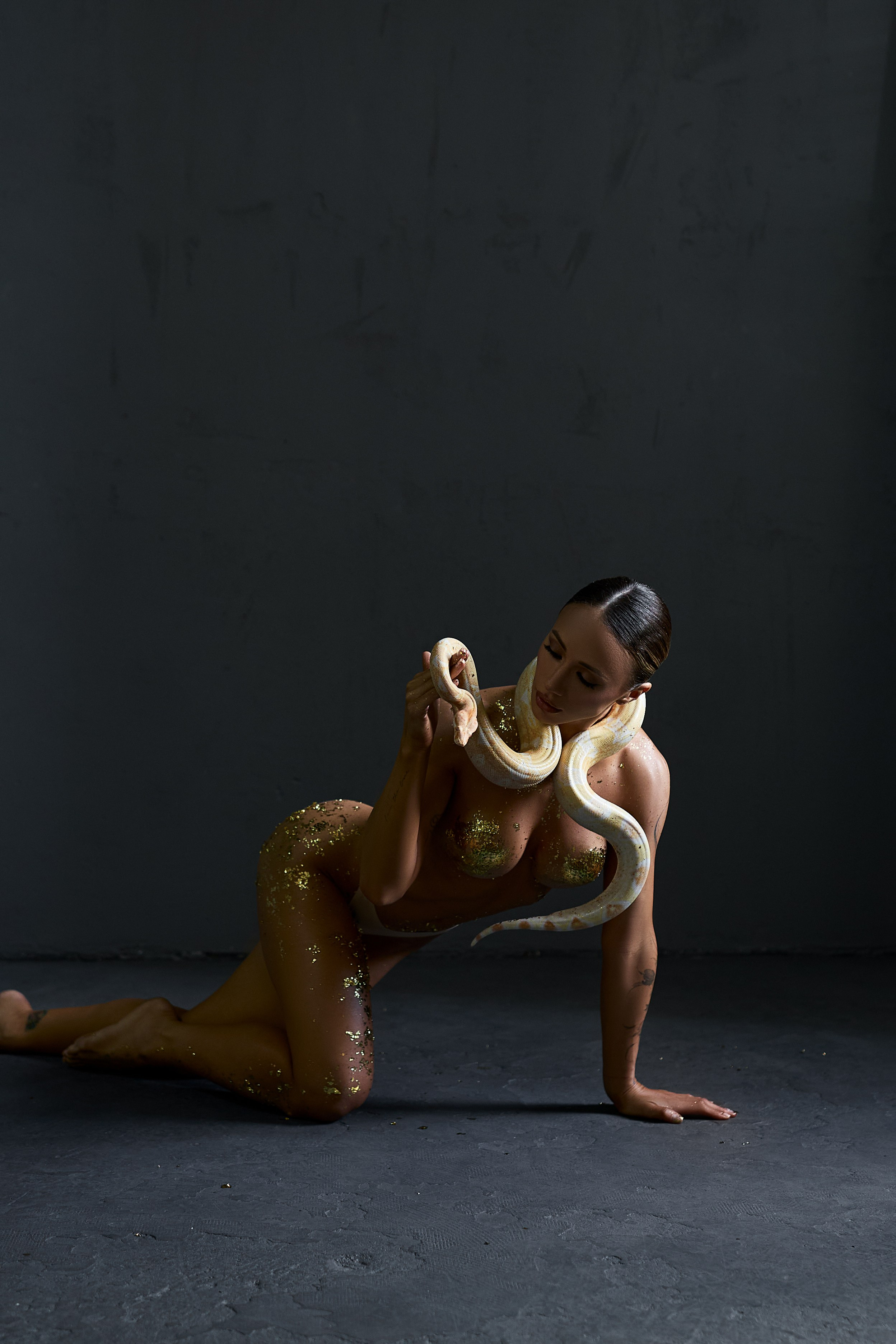 Masha Light Snake Photoshoot at Manhattan Studio Warsaw. Roman Volkov 🐍 Snake Father Warsaw, Poland