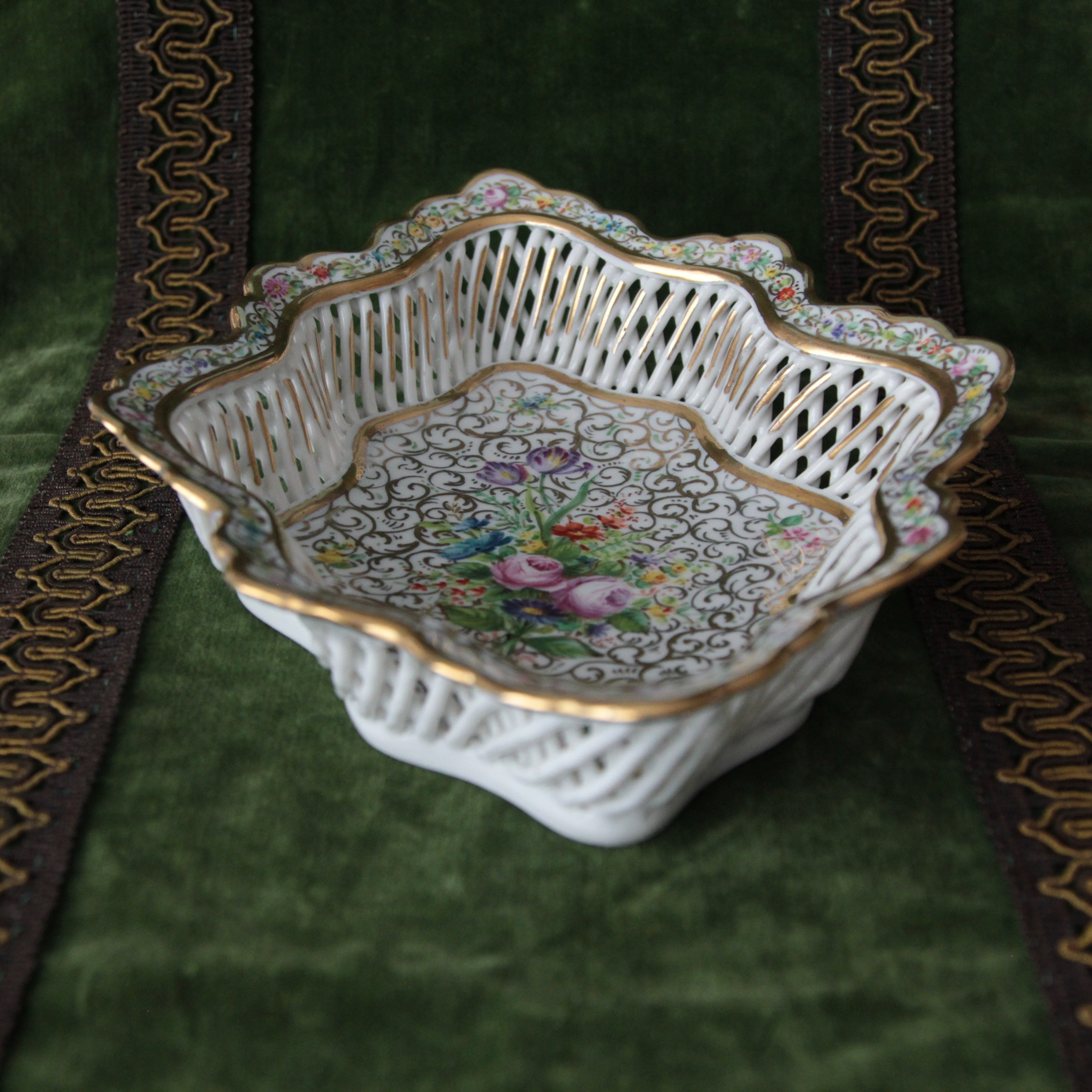 Franceplate. Современнные и актикварные украшения в Барселоне, Москве и Санкт-Петербурге