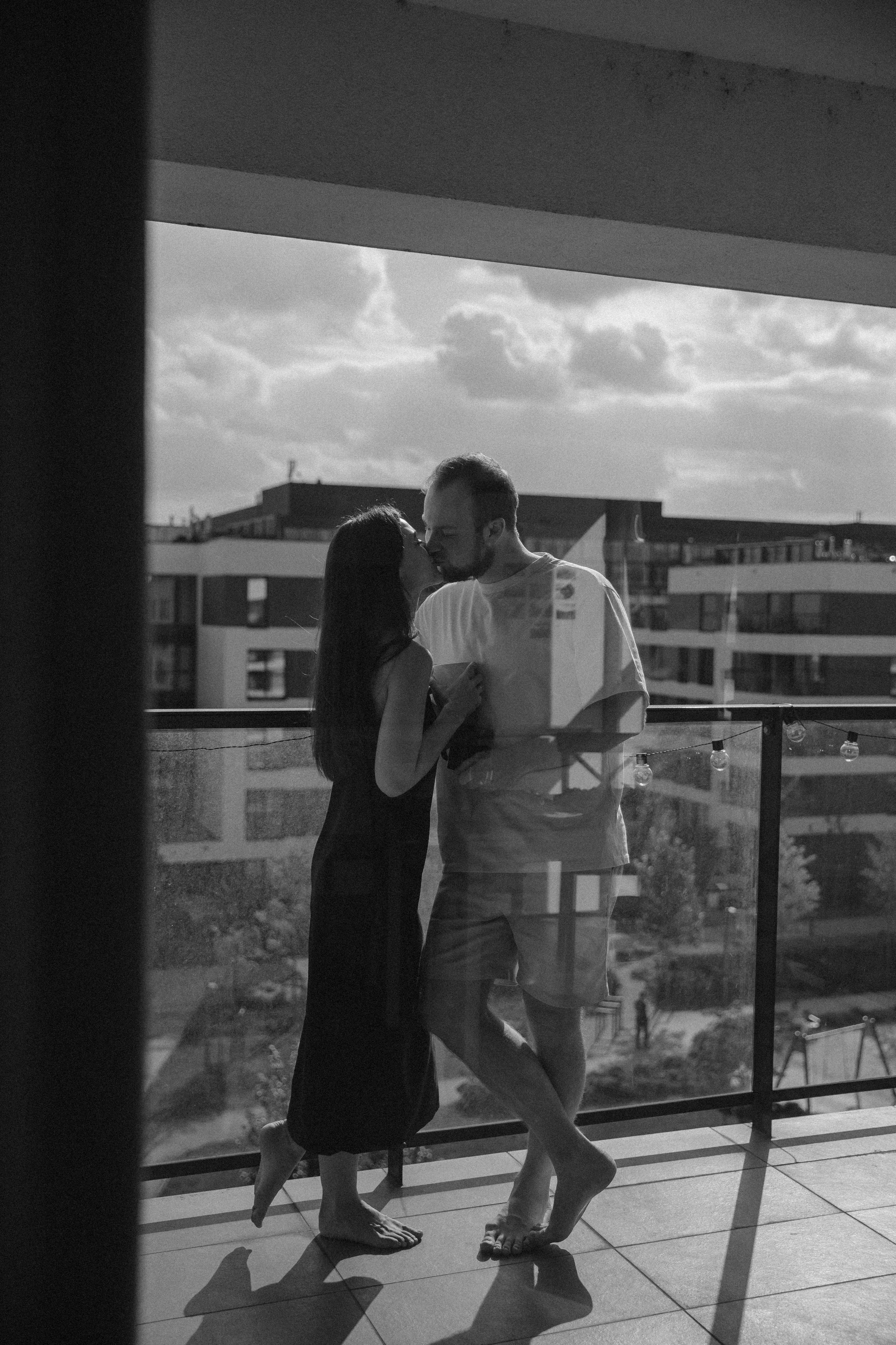 Anna+Andrew | At-home session. Photographer in Los Angeles. Julia Ishmuratova