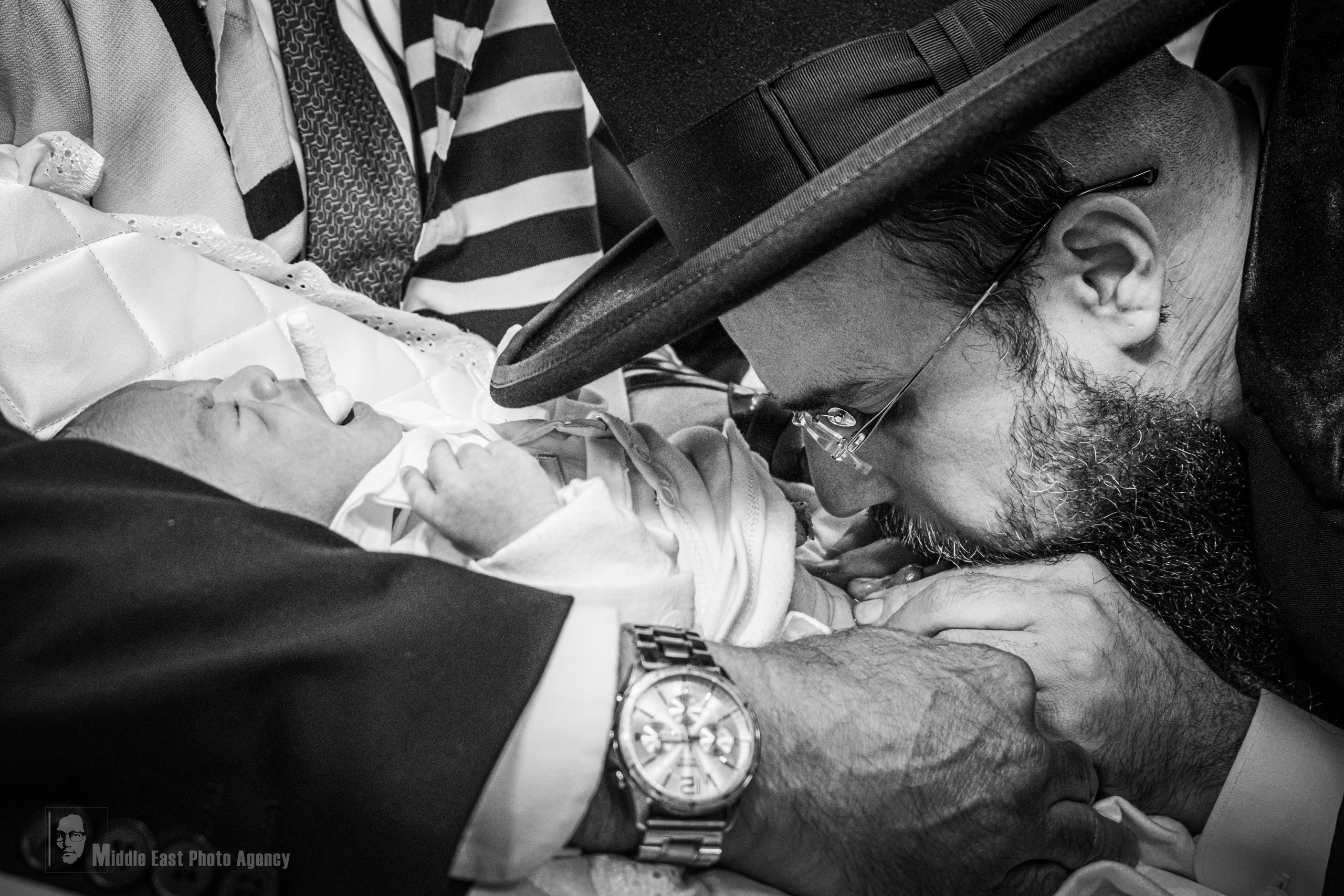 ‏ברית מילה. Middle East Photo Agency — Photography & Event Magnets — סוכנות צילום והדפסת מגנטים לאירועים