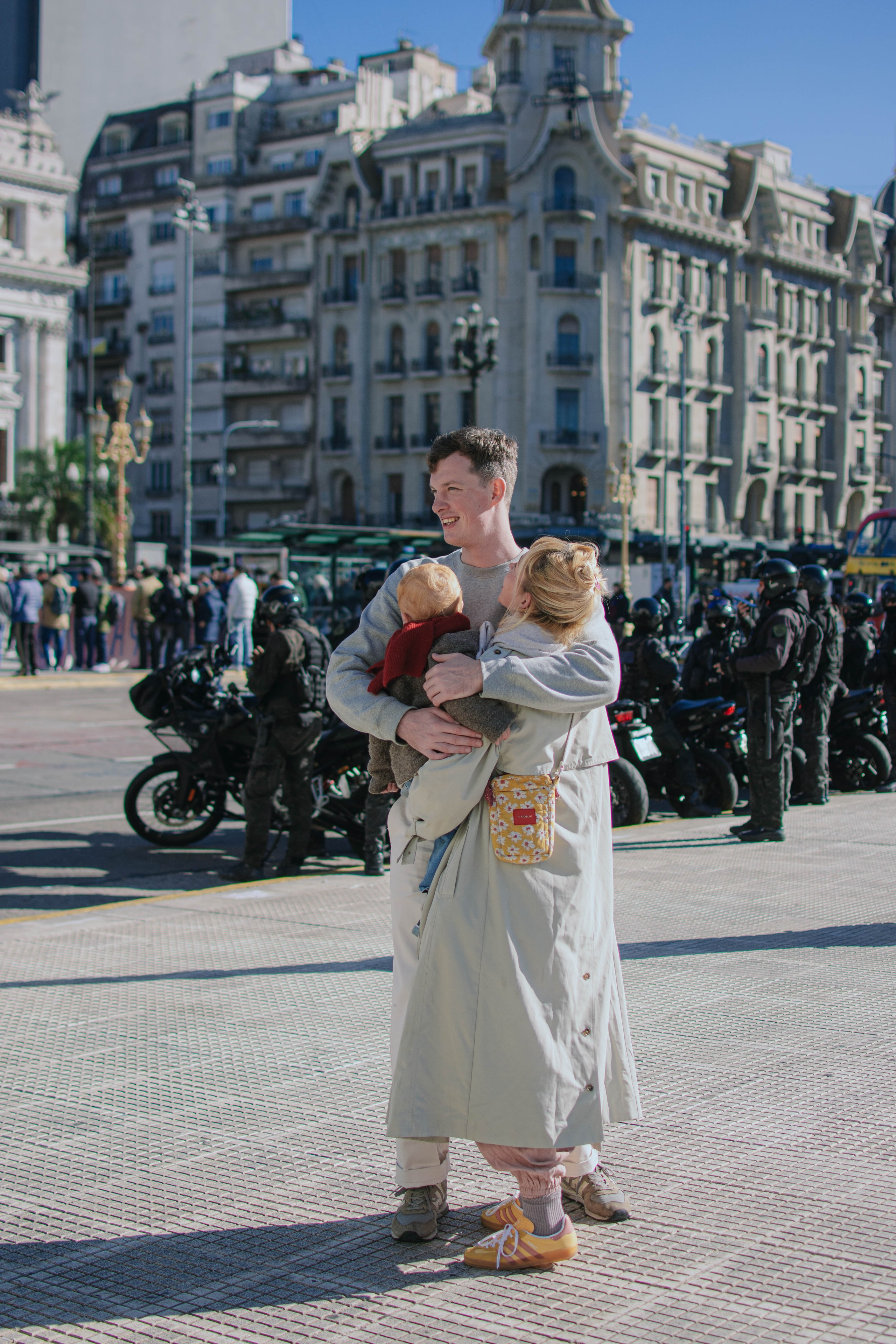 Family photo shoot. Buenos Aires. Photographer @elmirkami in the city of Buenos Aires