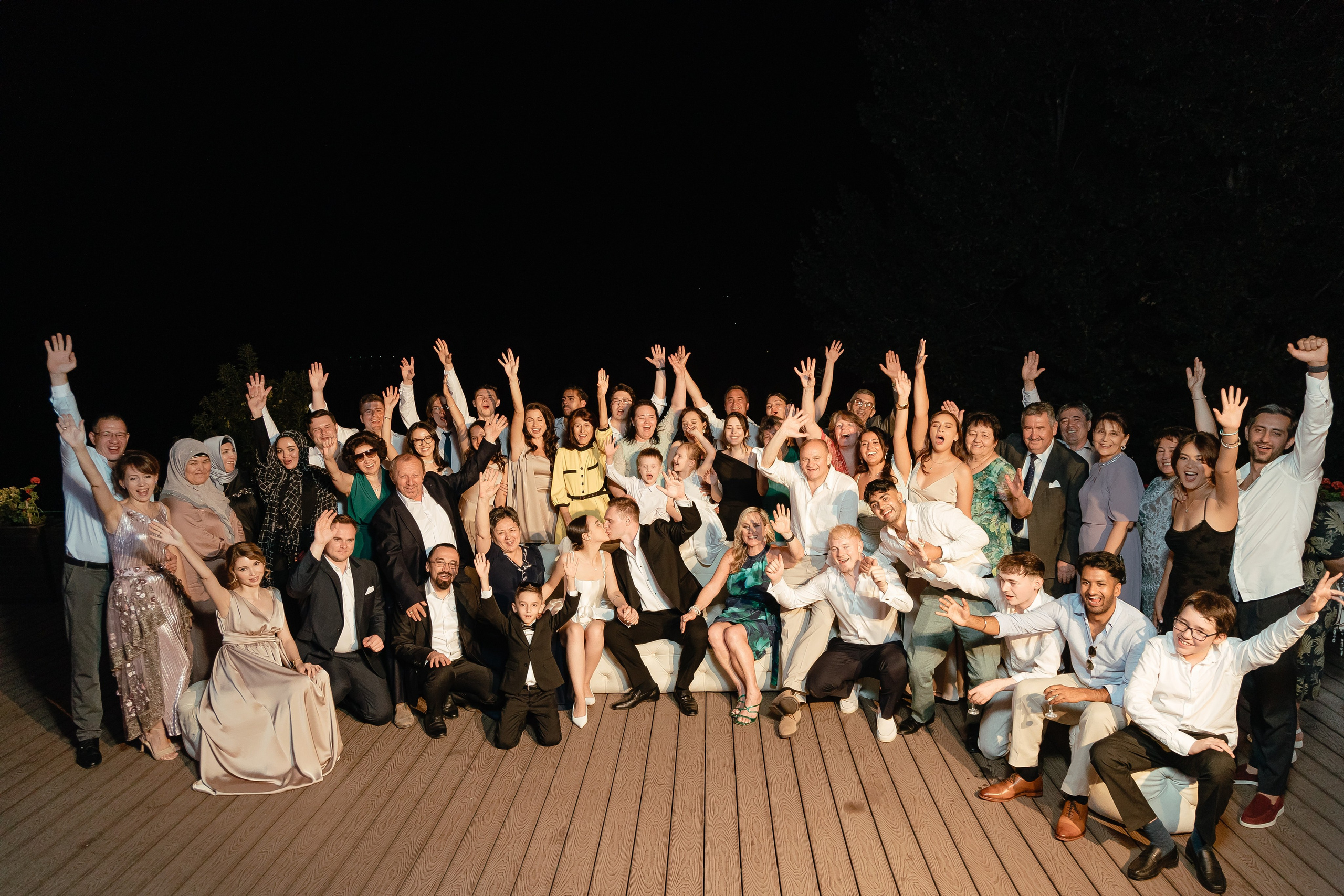 Thomas & Suyumbika. Главная