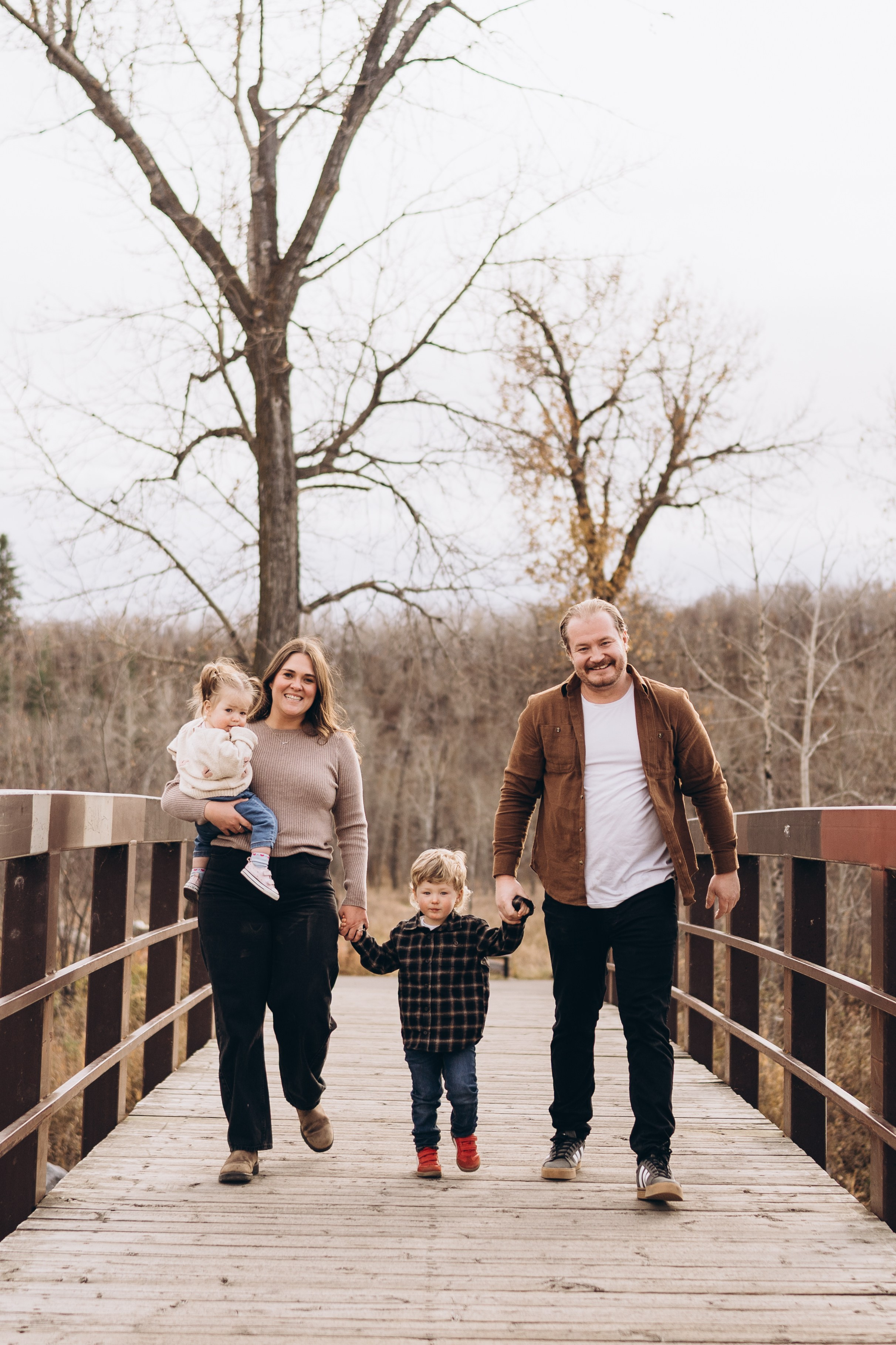 Taryn & fam. Calgary Wedding & Lifestyle Photographer — Yevhen Polishchuk