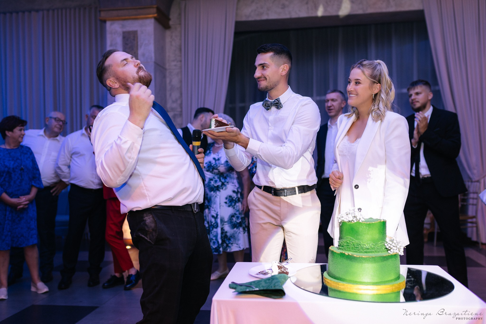 Vestuvinė fotosesija Kaune, Vienybės aikštėje, prie Lietuvos banko