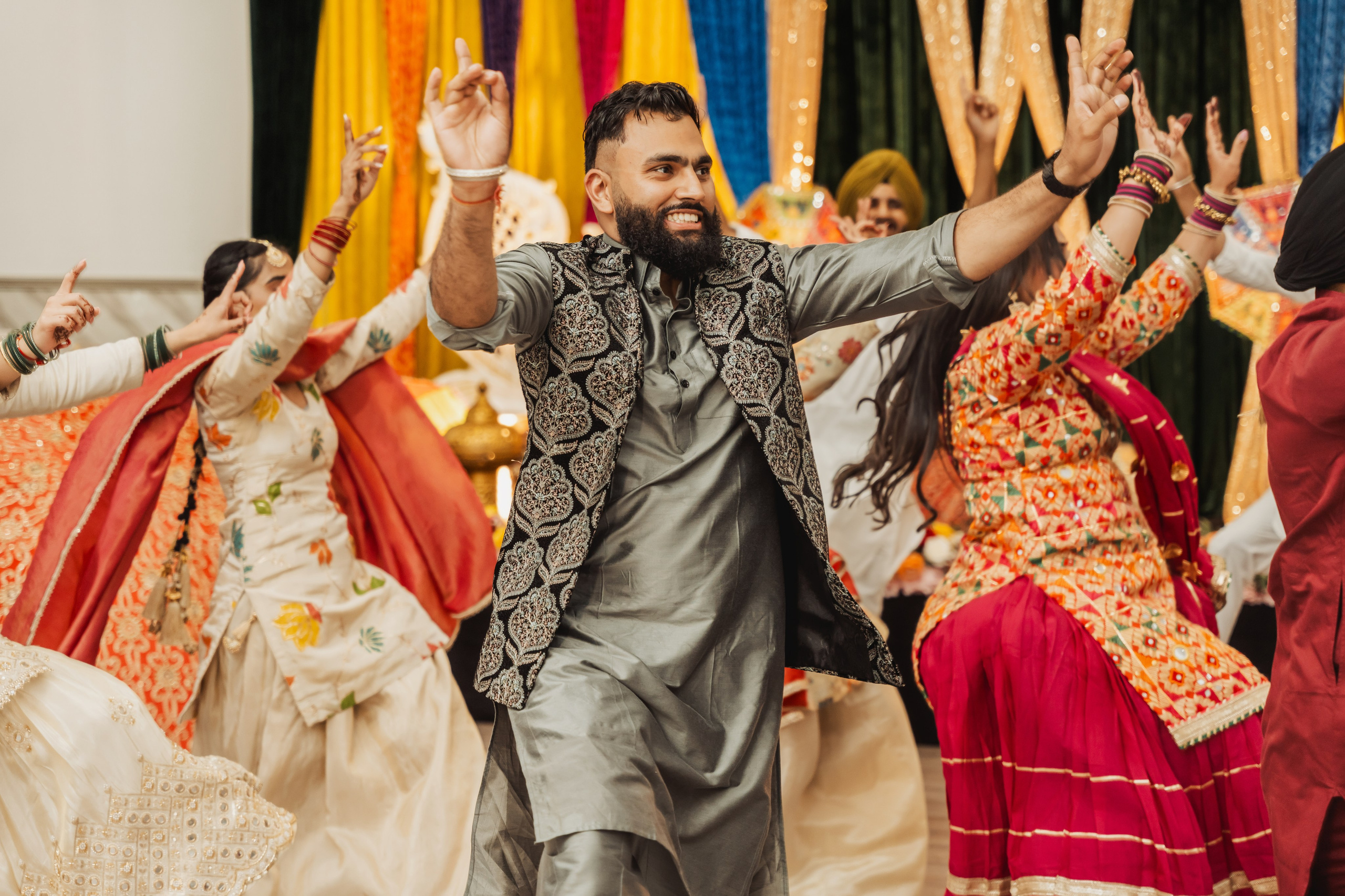 Gagan & Jasmeen. Wedding Photographer & Cinematographer studios