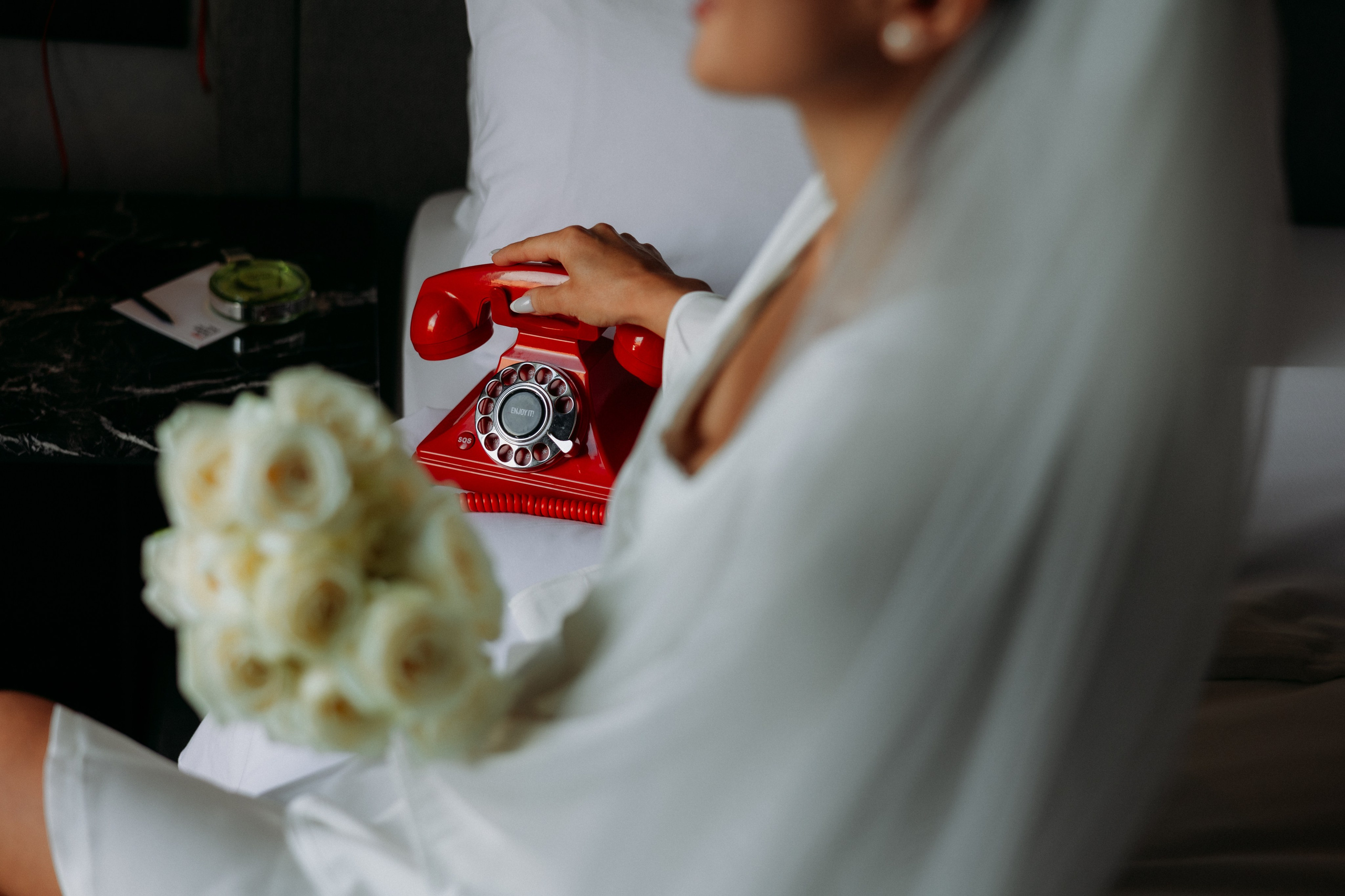 Wedding day with retro car. Wedding photographer in Tbilisi Ioseb Mamniashvili