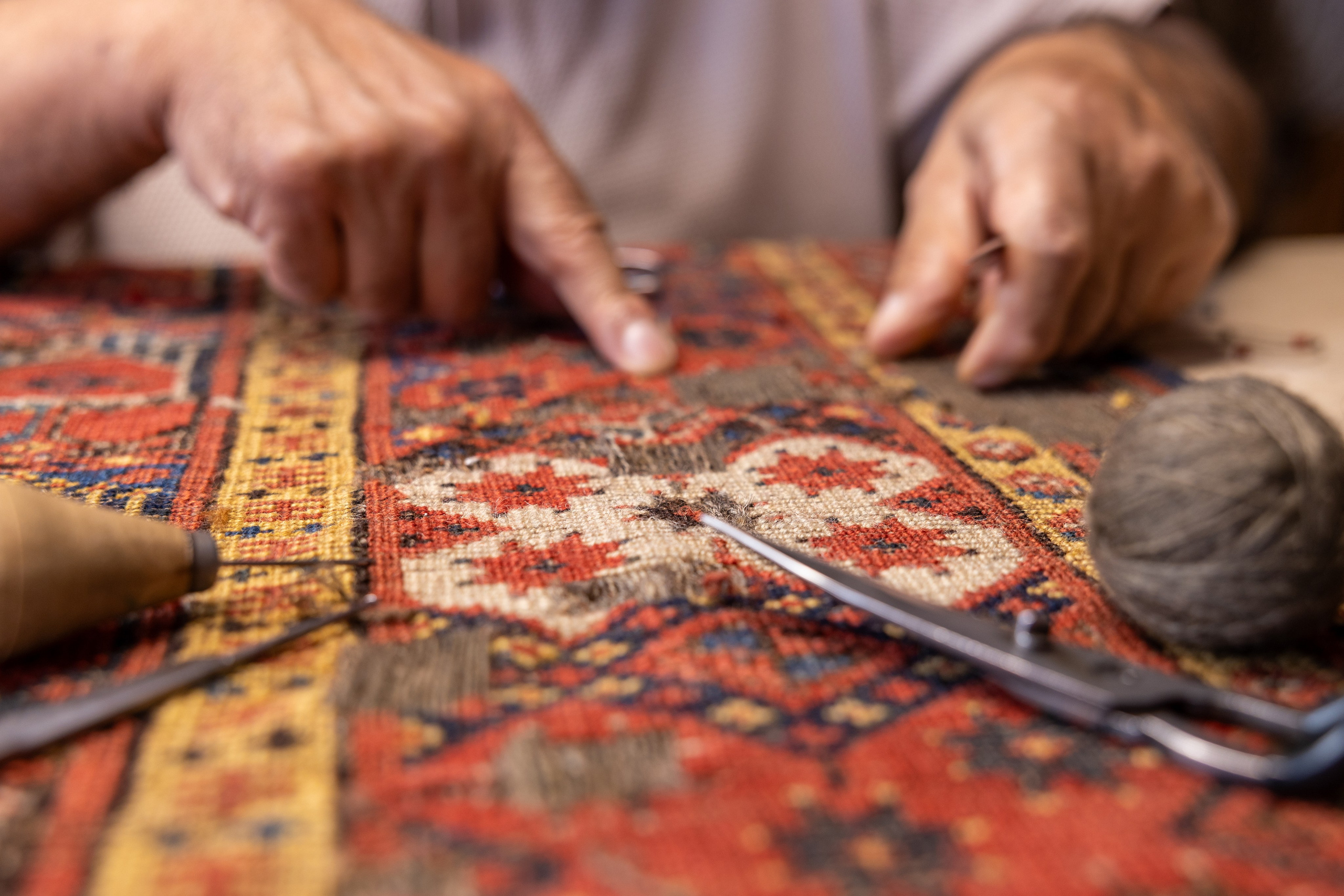 Teppichrestaurator, Salzburg, 2024. Guzel Kolobova| Fotografin| Salzburg