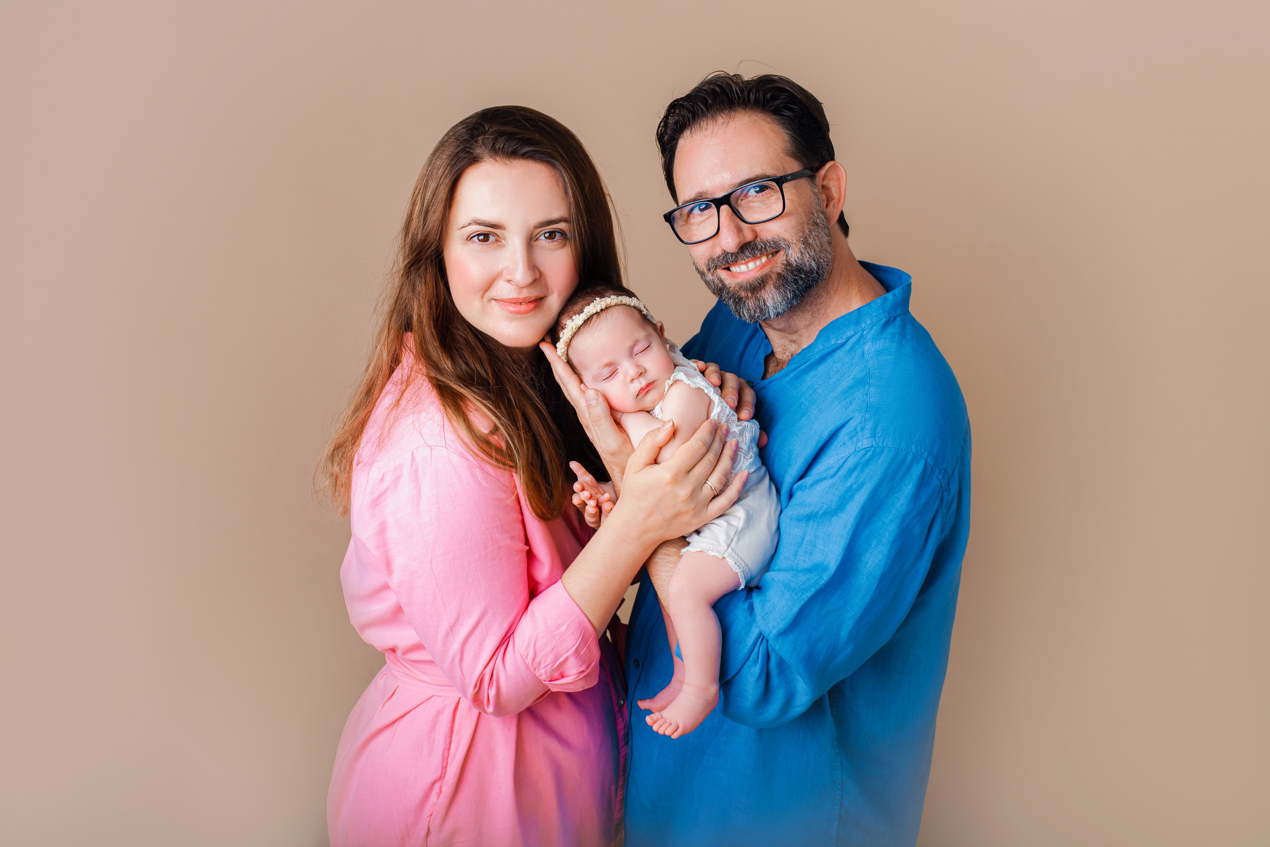 Family photoshoot. Newborn photographer and Photography Educator in Prague Yana Stelmakh