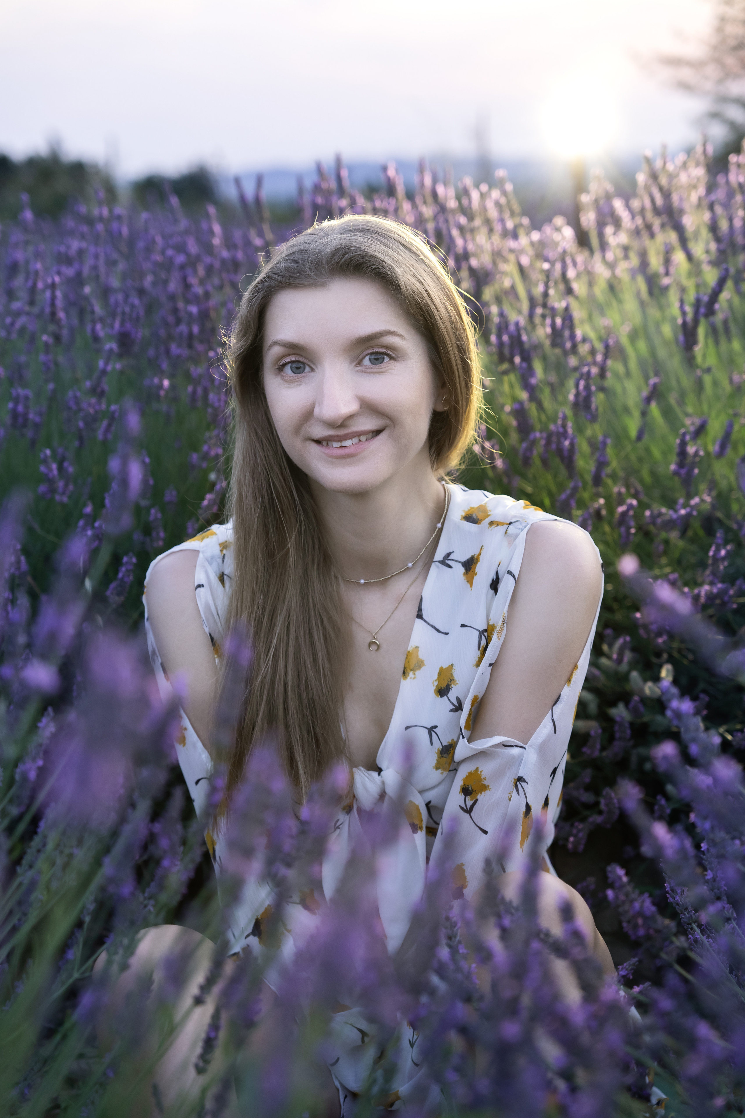 Mini shooting photos dans la lavande. Photographe et retoucheuse des images des produits à Avignon en France