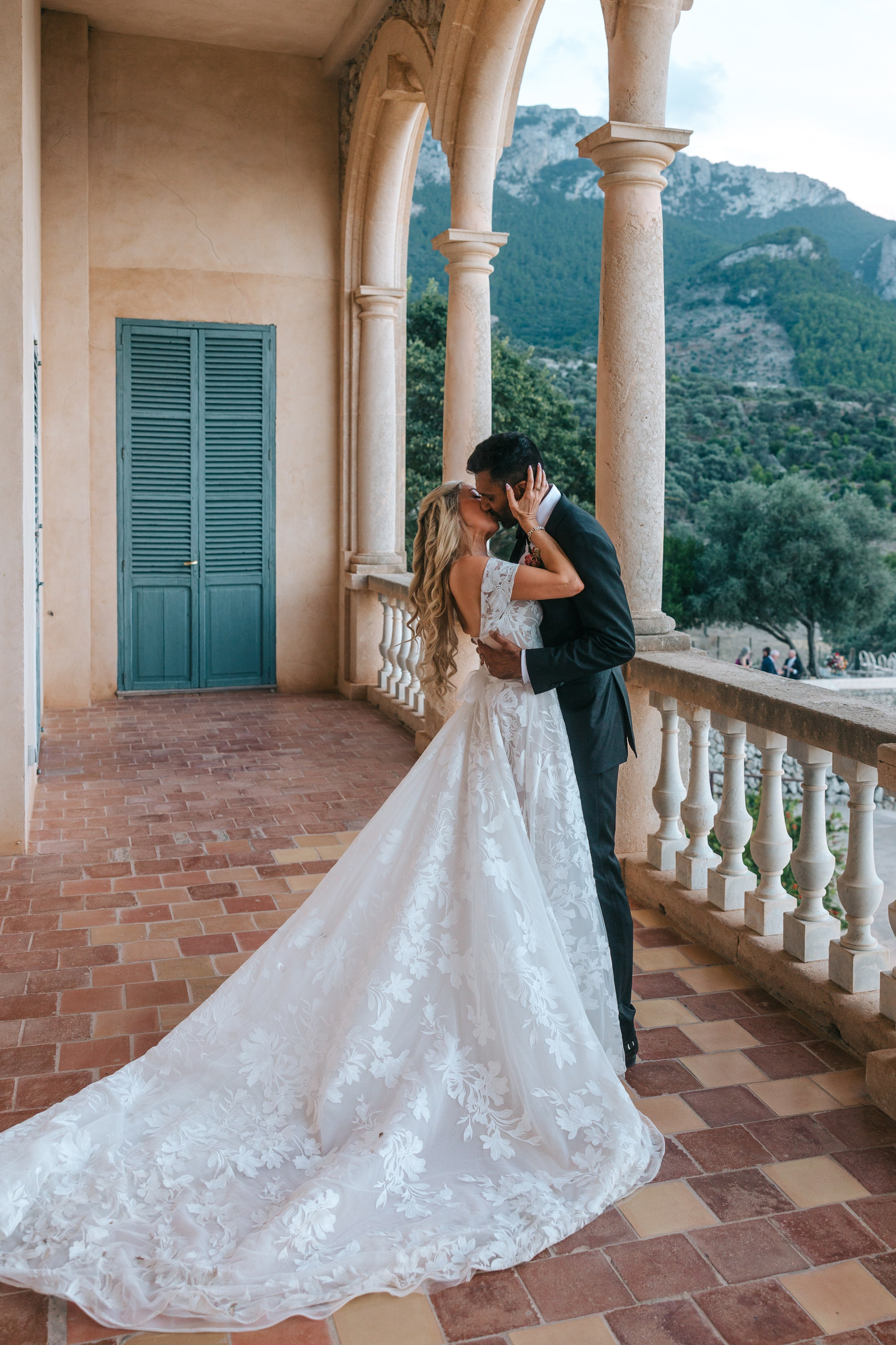 Mallorca venue Son Marroig for this LA Wedding Ceremony. Wedding Celebrant in Mallorca Iban Collin