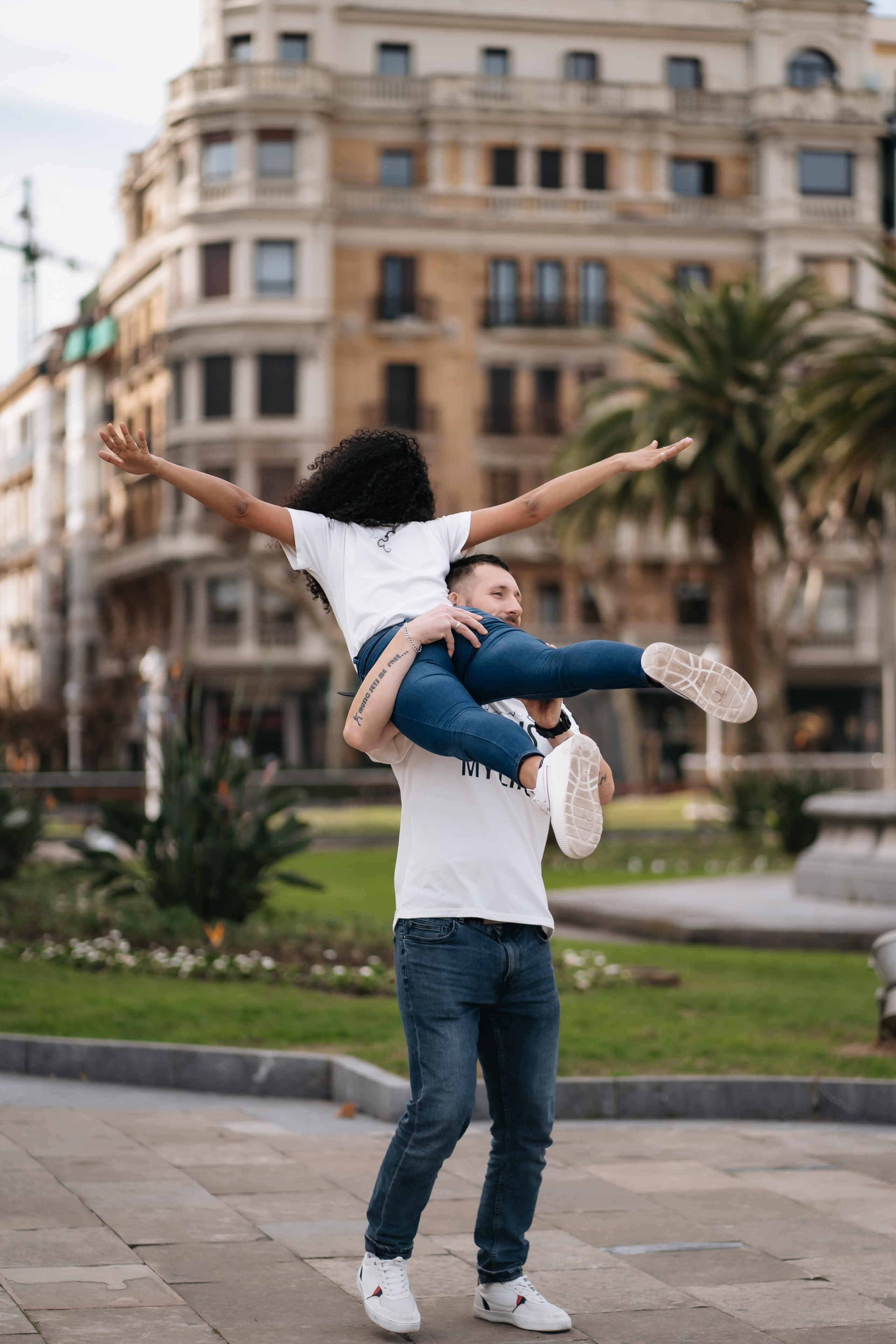 V🤍R. Holigood foto y video reportaje de bodas en San Sebastián y Europa