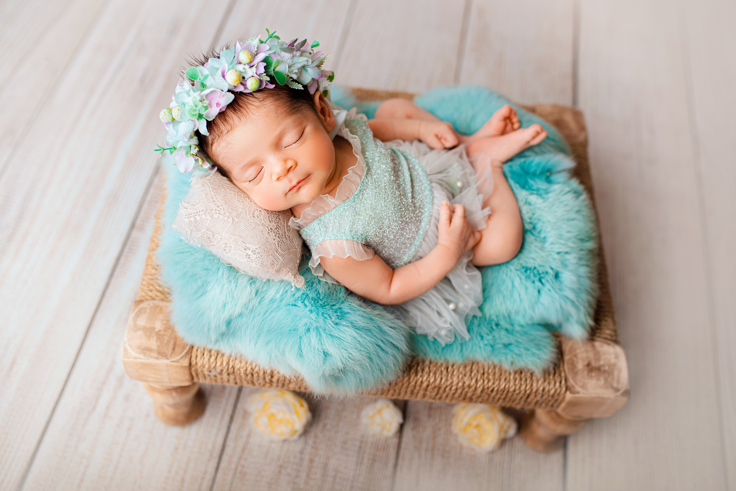 Newborn photoshoot. Newborn photographer and Photography Educator in Prague Yana Stelmakh