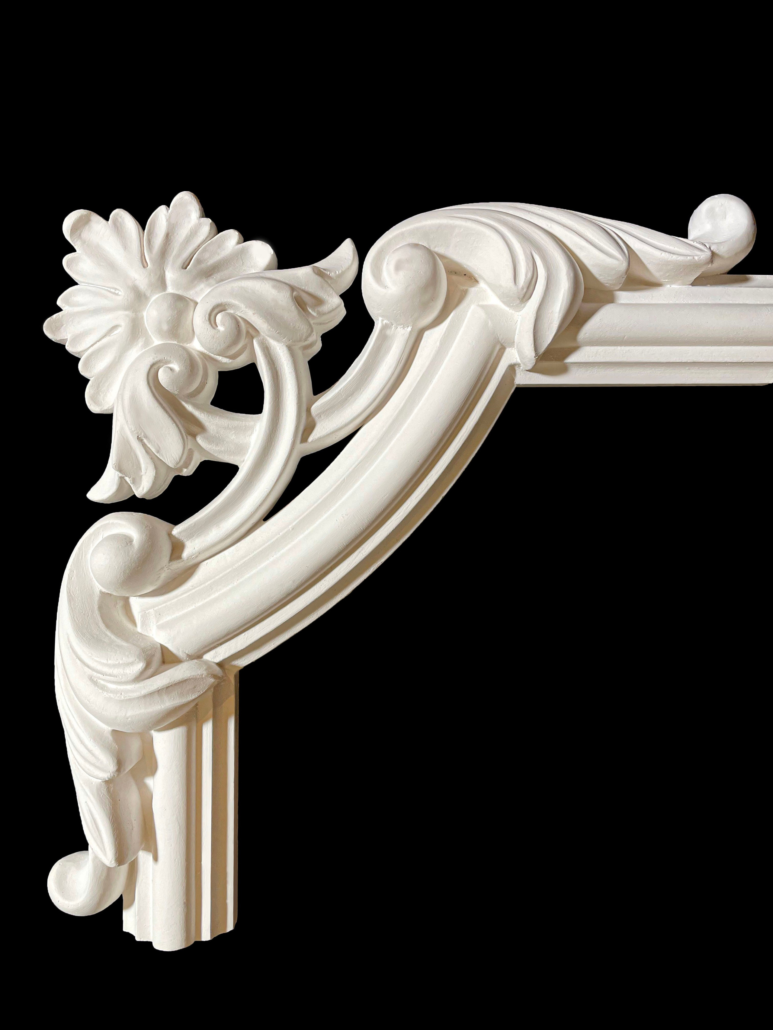 Corners. Plaster molding