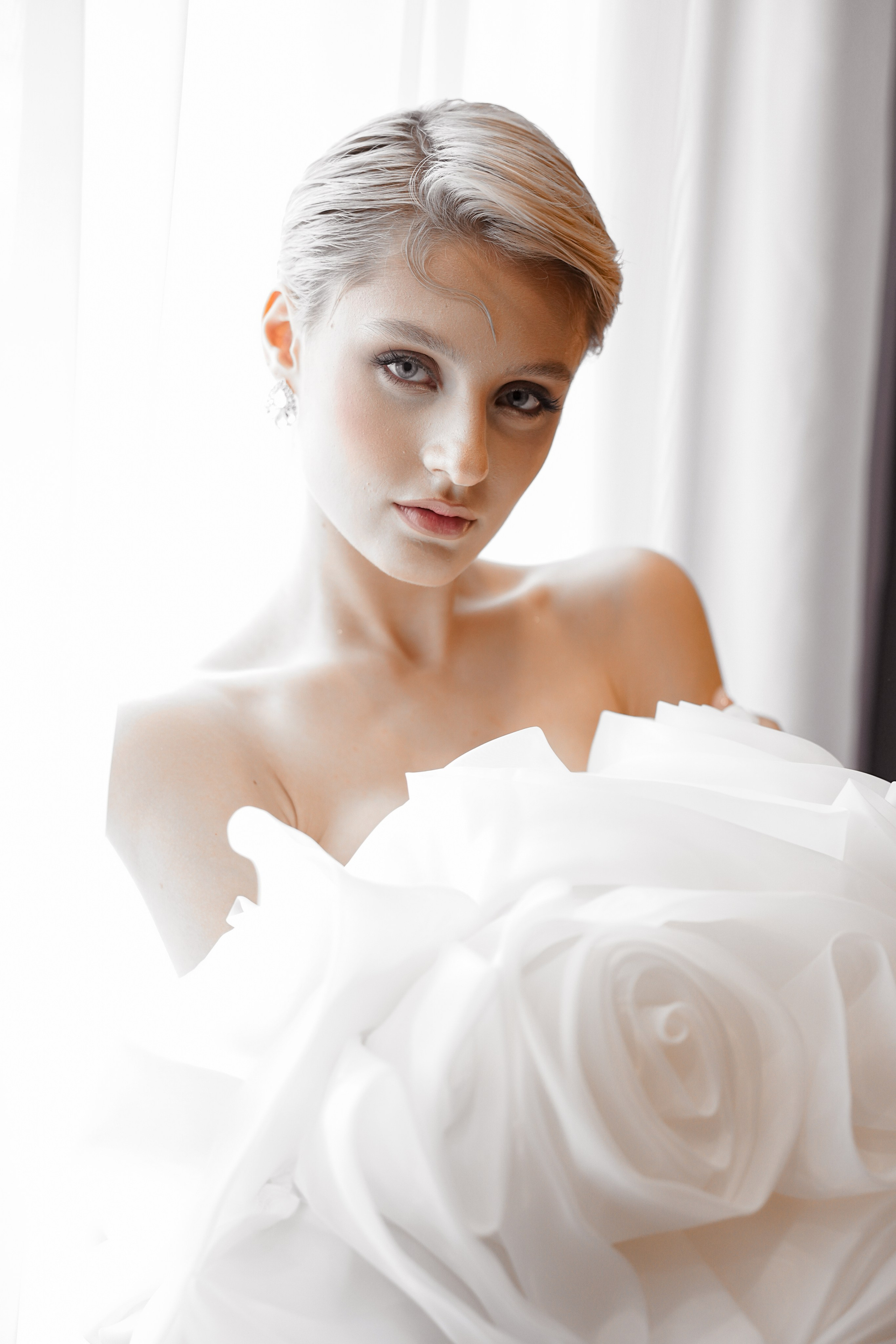 Николь Амир