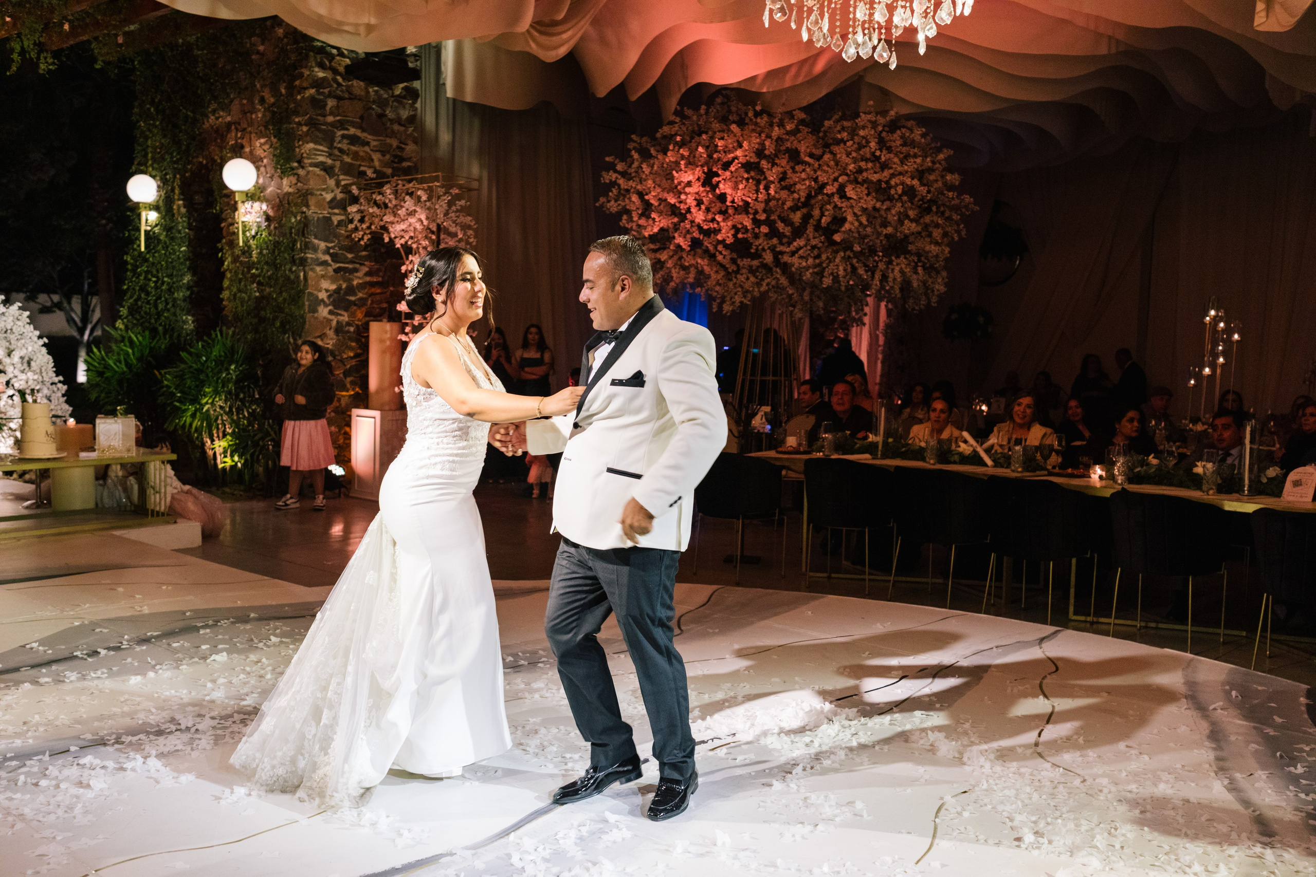 Alejandra y Salvador. Principal