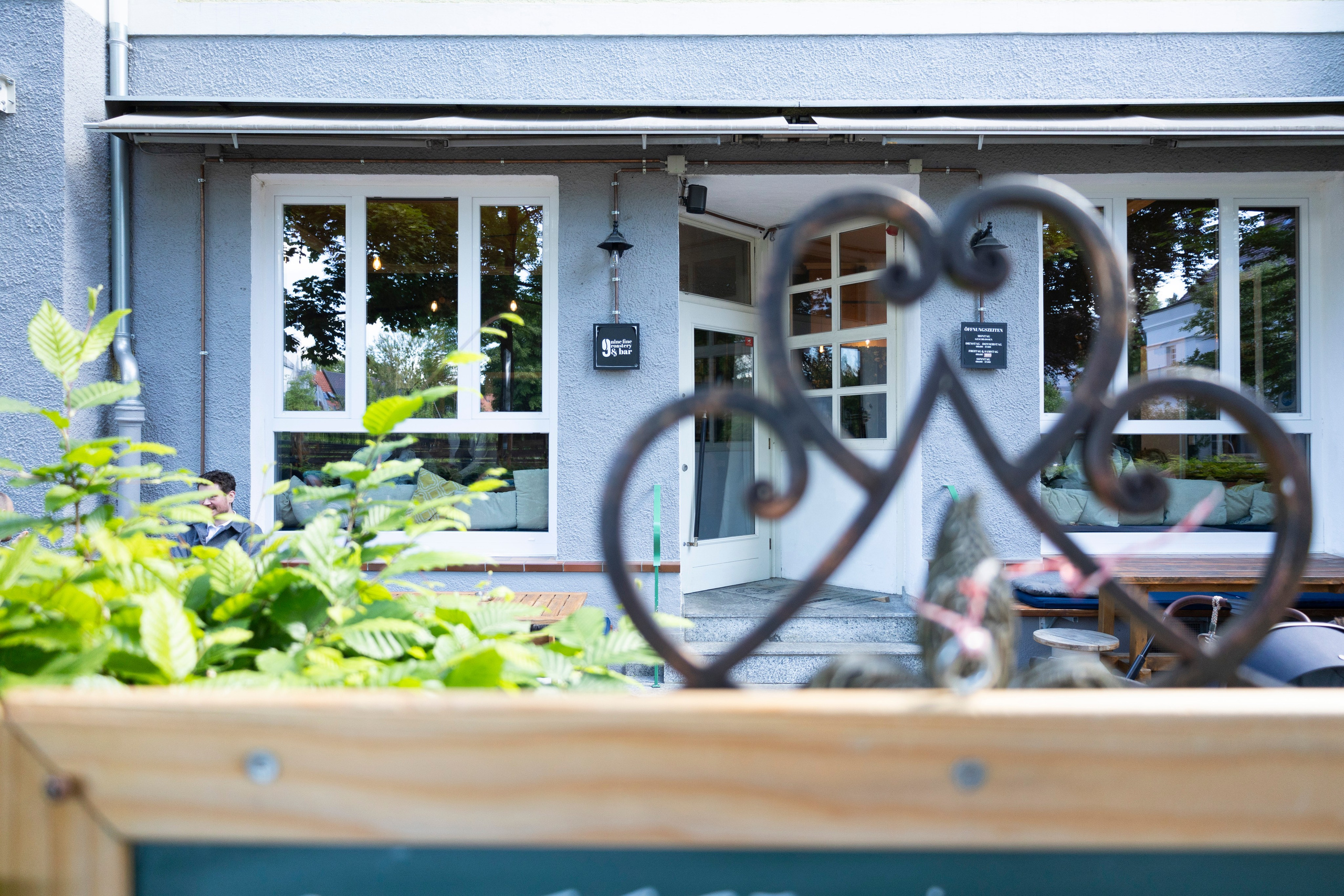 Cafe. Photographer in Munich