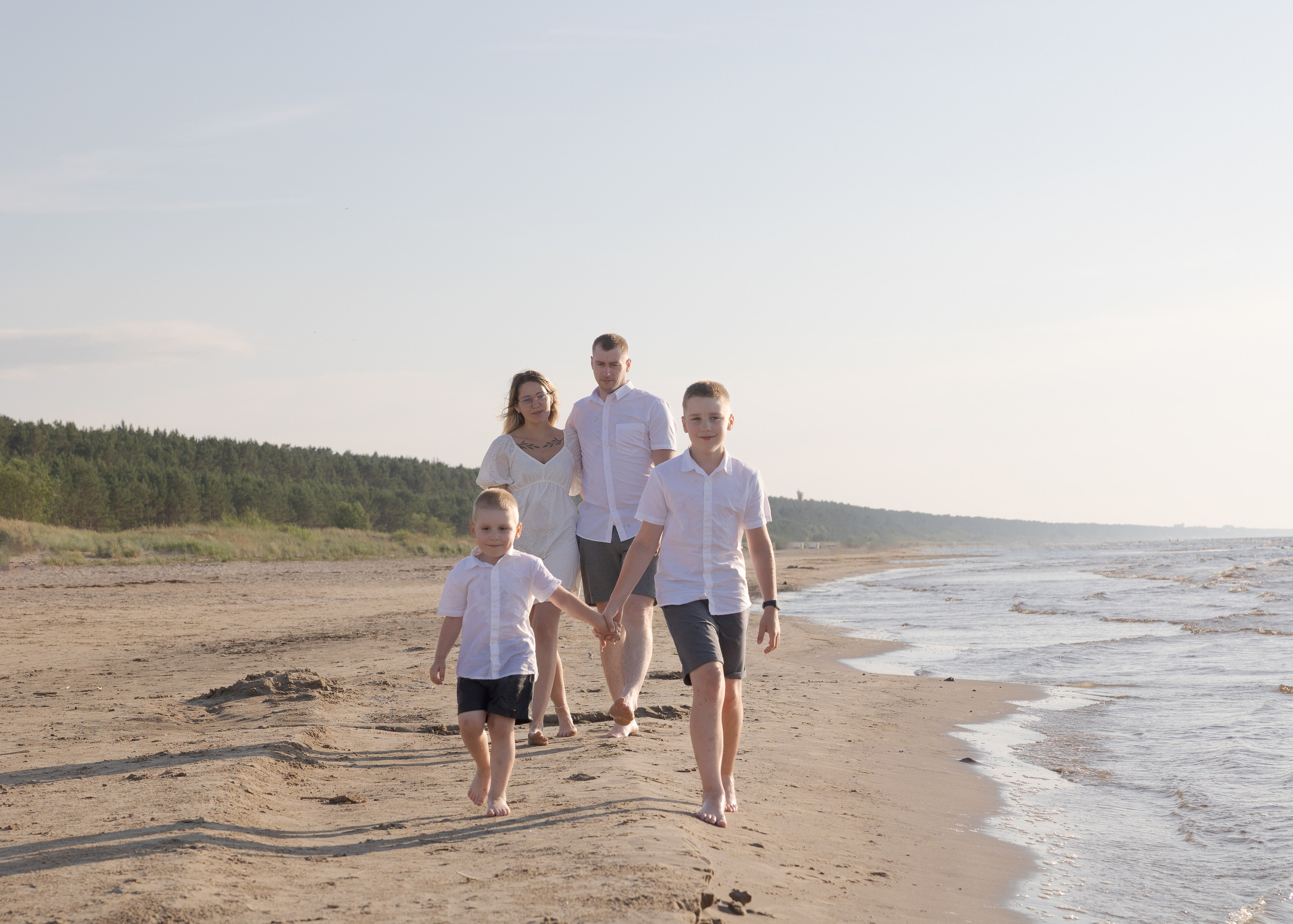 Fotosesija ar Lindu un viņas ģimeni. Sajūtu un mirkļu fotogrāfs no Rīgas, Mārtiņš Babris