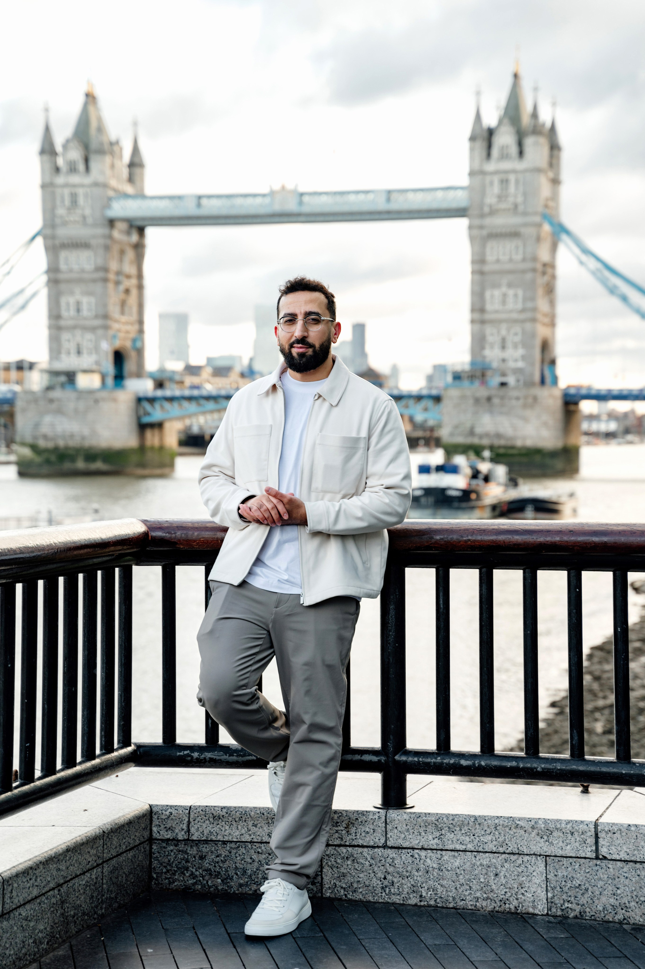 Tower Bridge Mahmood&Yalo. FAMILY AND WEDDING PHOTOGRAPHER IN LONDON MARINA RIVA