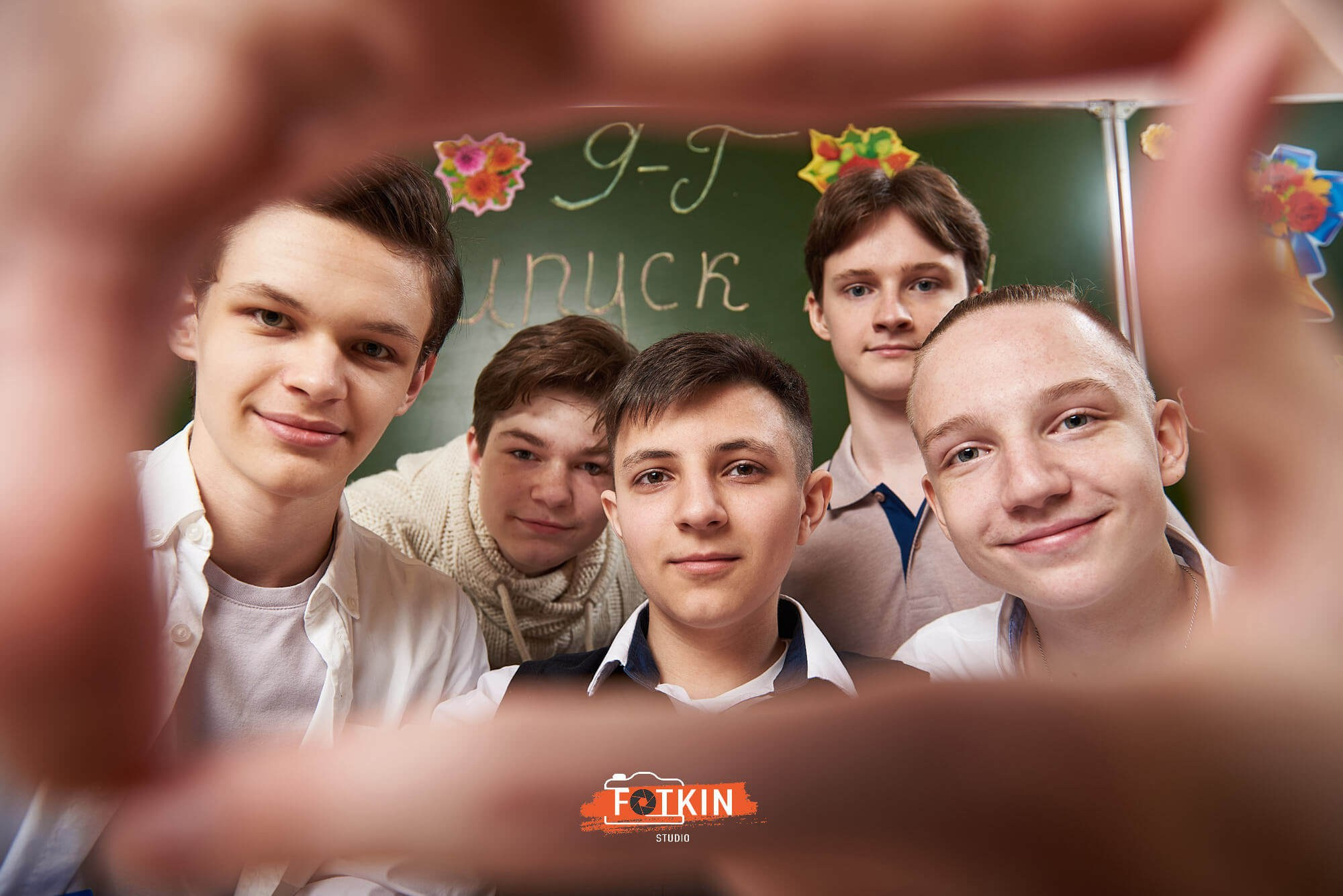 Випускний альбом для 9 та 11 класу замовити в Києві. Випускні альбоми фотокниги Київ та Дніпро