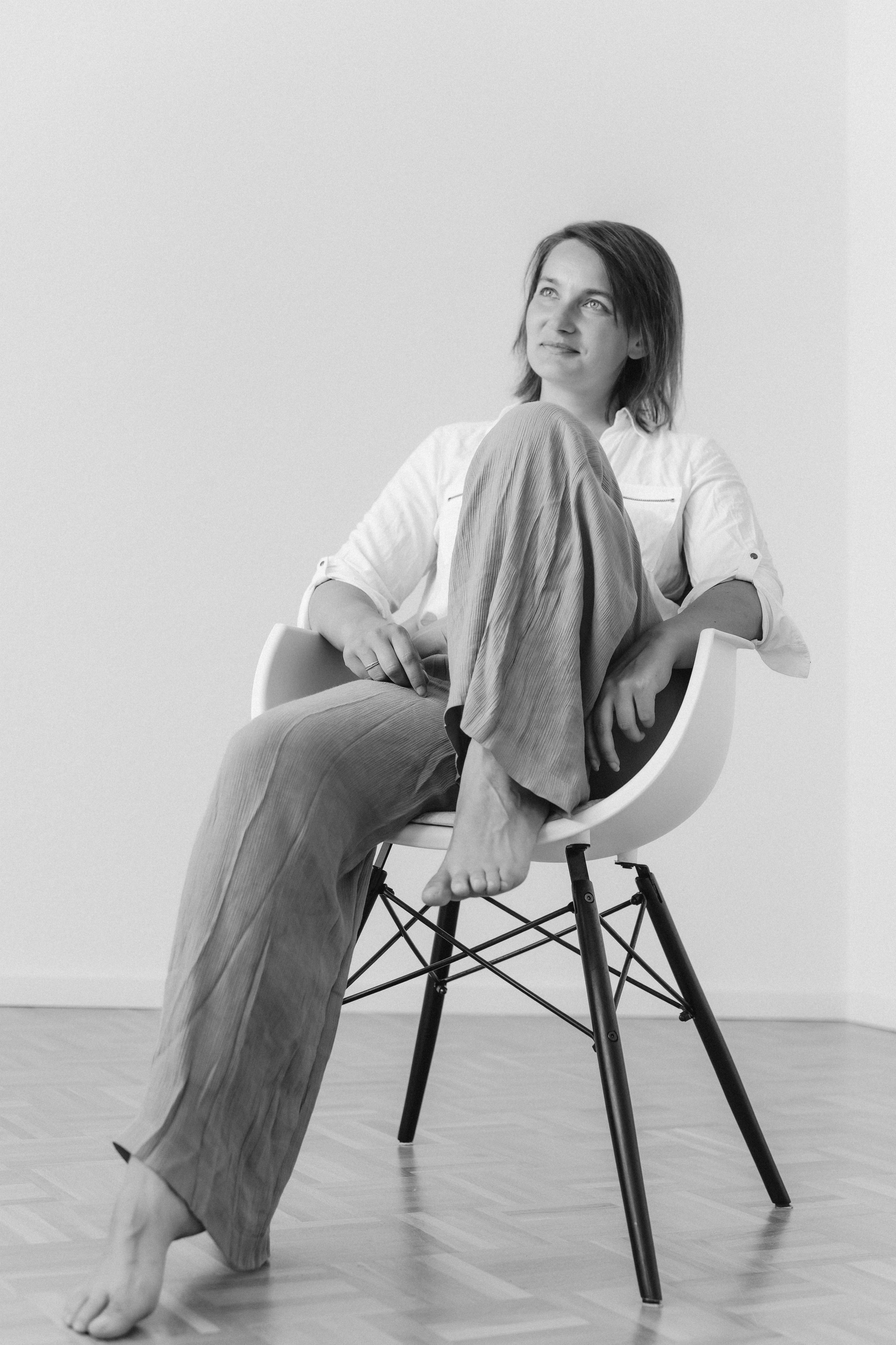 Schwarz-Weiß-Fotoshooting im Studio. Schwarz-weiß Fotografie in Münster. Fotografin Viktoria Roschen