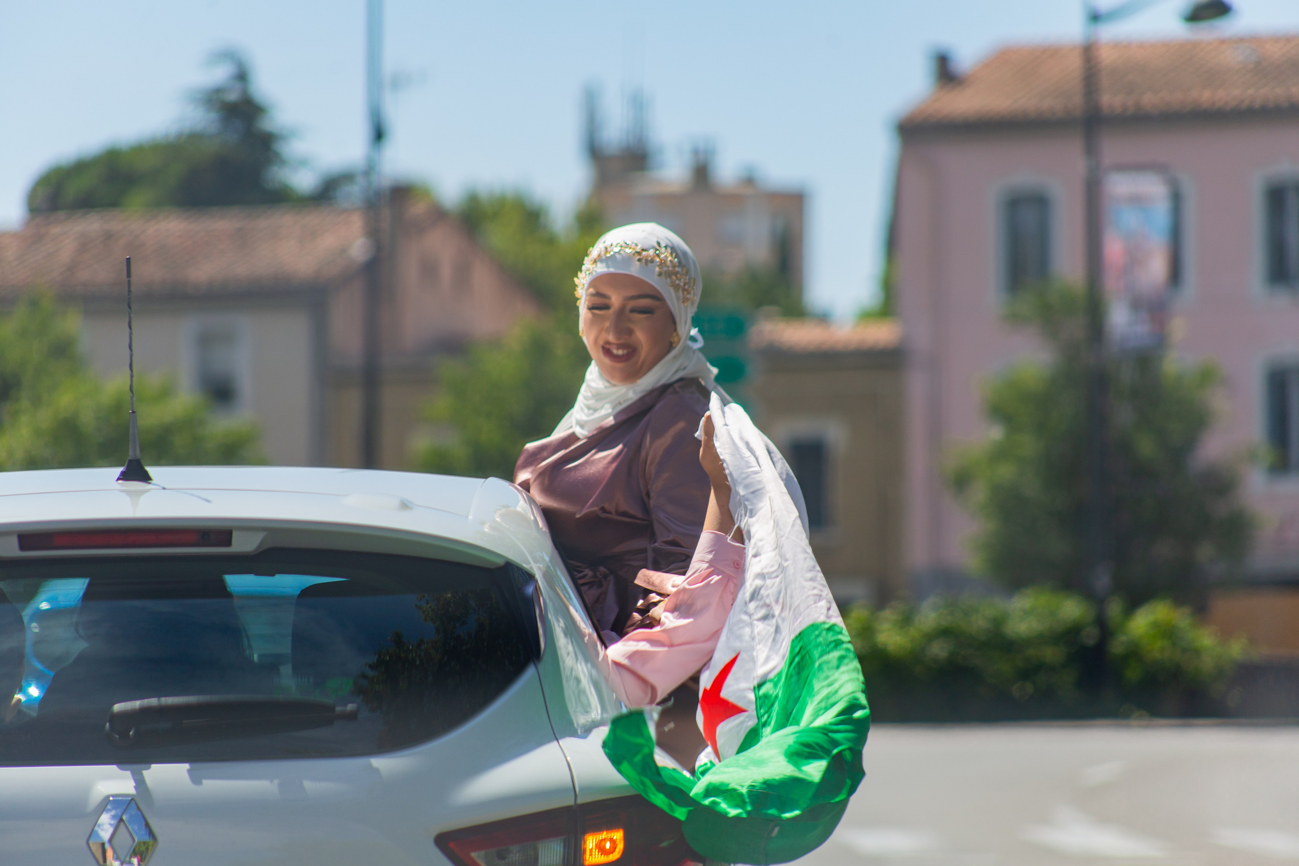 Yassine et Sahra. Studio photo « Partage ton bonheur » – Photographe famille près de Châtellerault, Poitiers et Tours