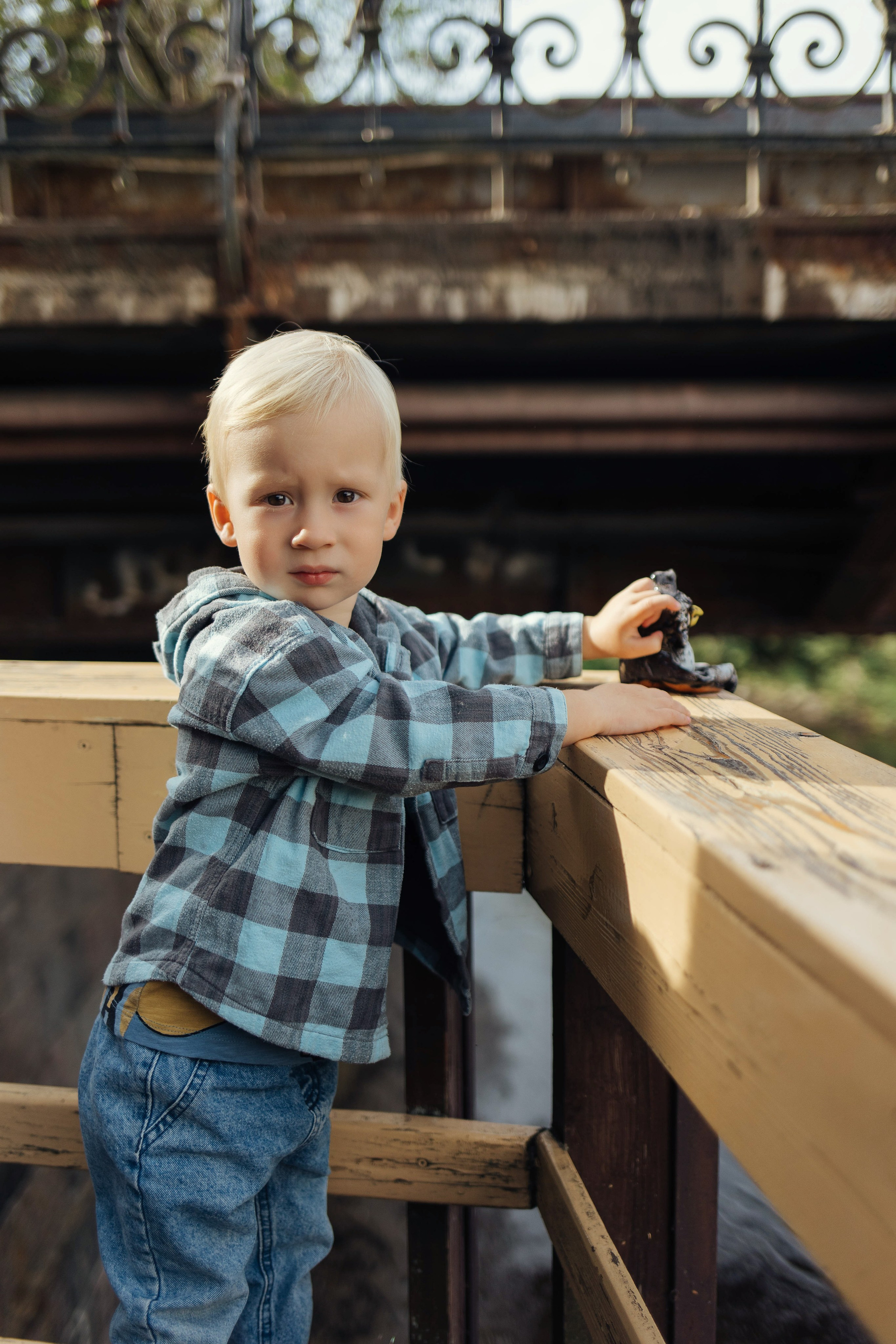 Along the streets of Vilnius in lifestyle style. Family photographer in Vilnuis Svetlana Naumova