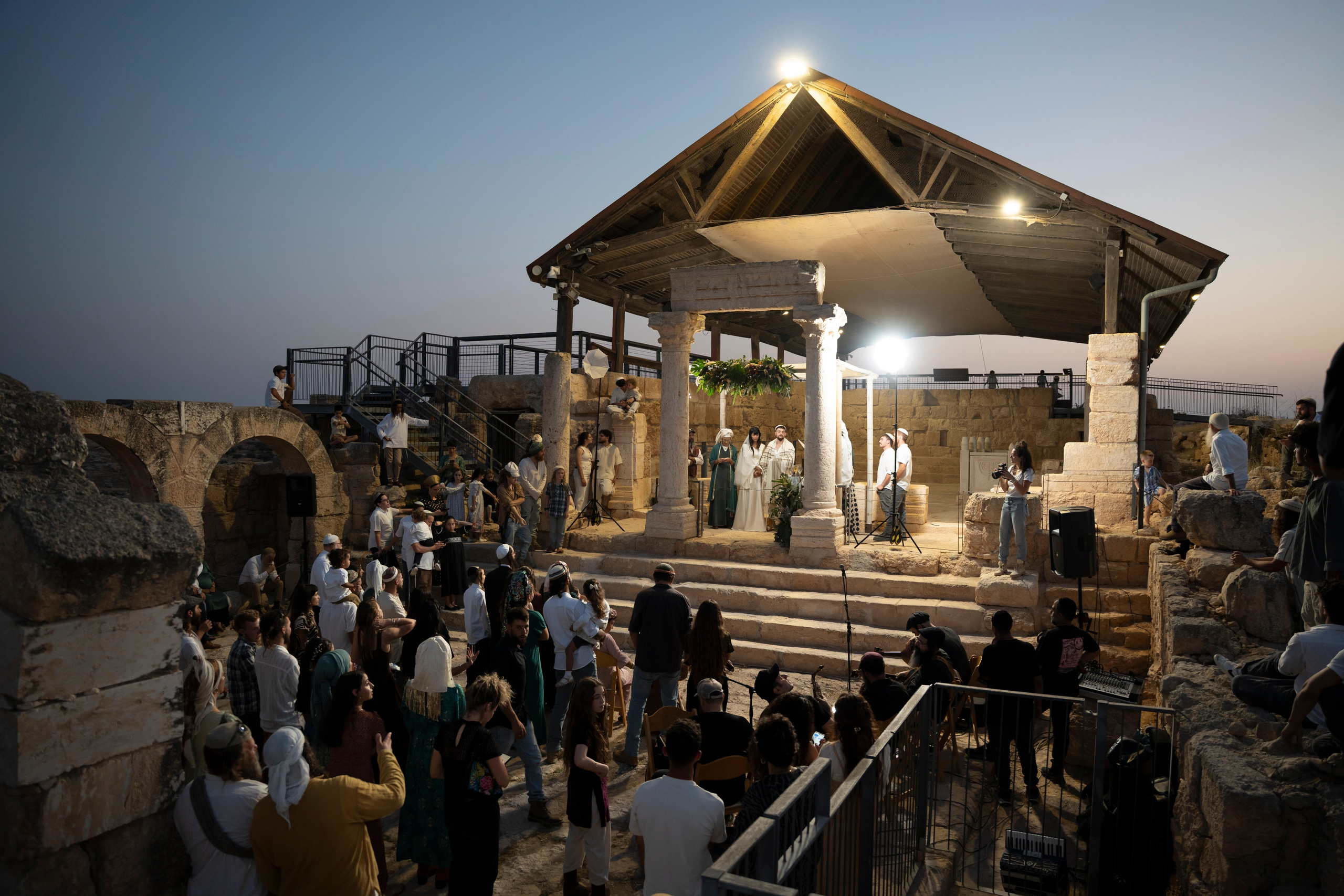 עדן ושלהבת. יוסף מזרחי צילום חתונה, ברית וזוגיות. צלם מקצועי שאוהב להוציא אתכם הכי יפים ברגעים הכי מרגשים