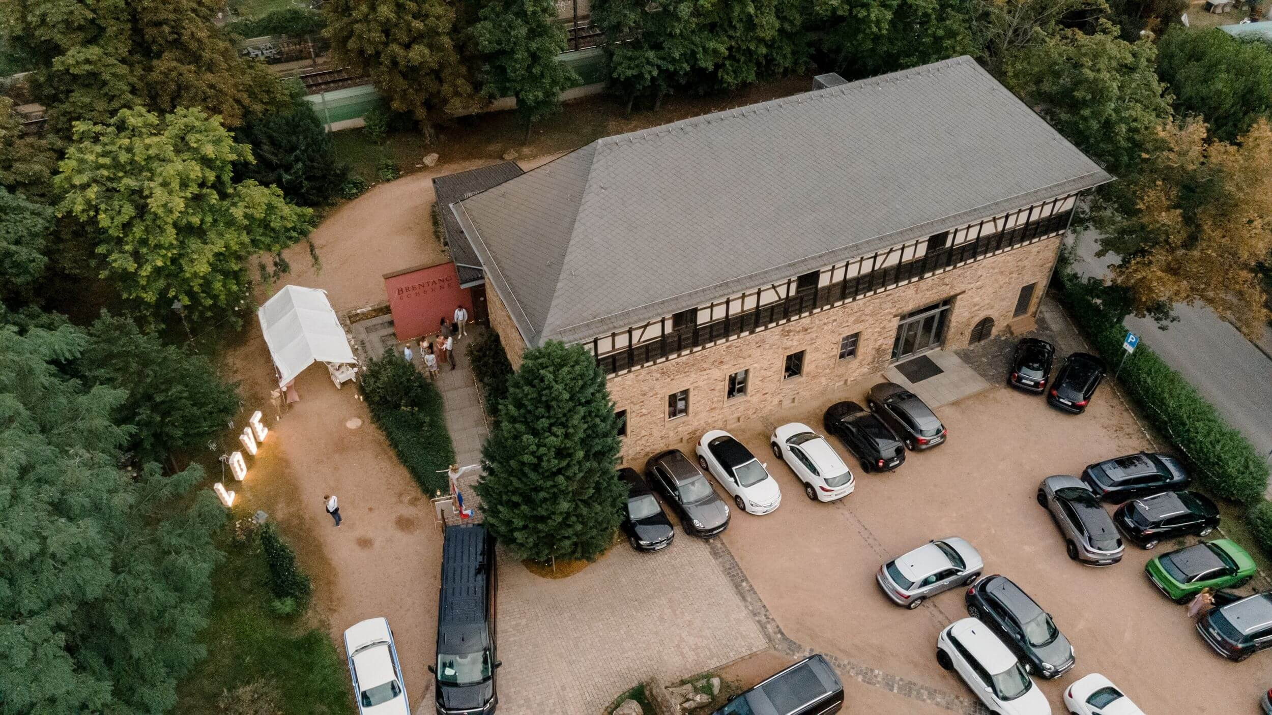 Church Wedding in Wiesbaden and Celebration at Brentanoscheune. Wedding photographer & videographer in Germany and Frankfurt | Denis Mirosnik