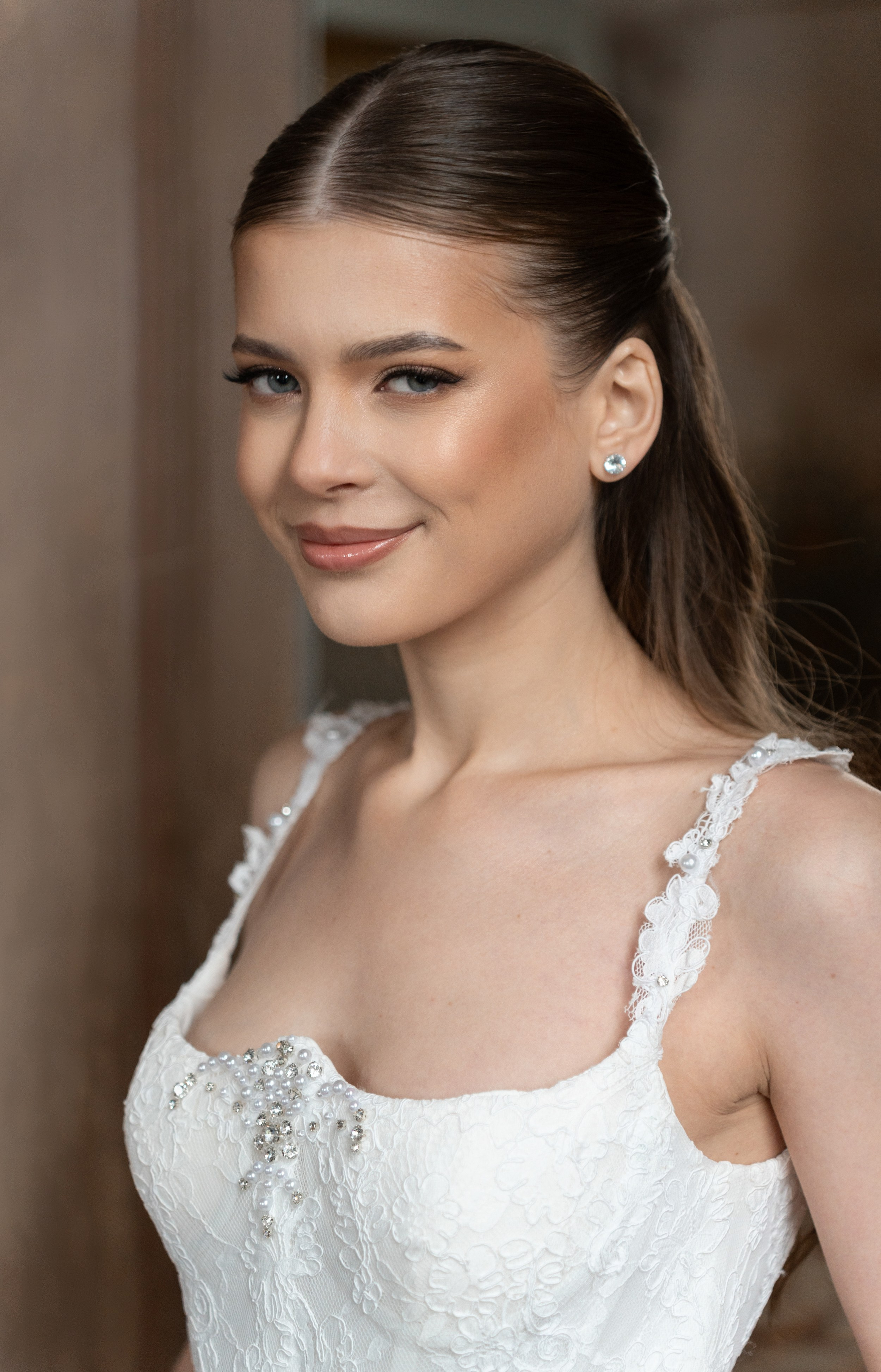 Wedding in Italy bridal hairstyle with glowing makeup finish