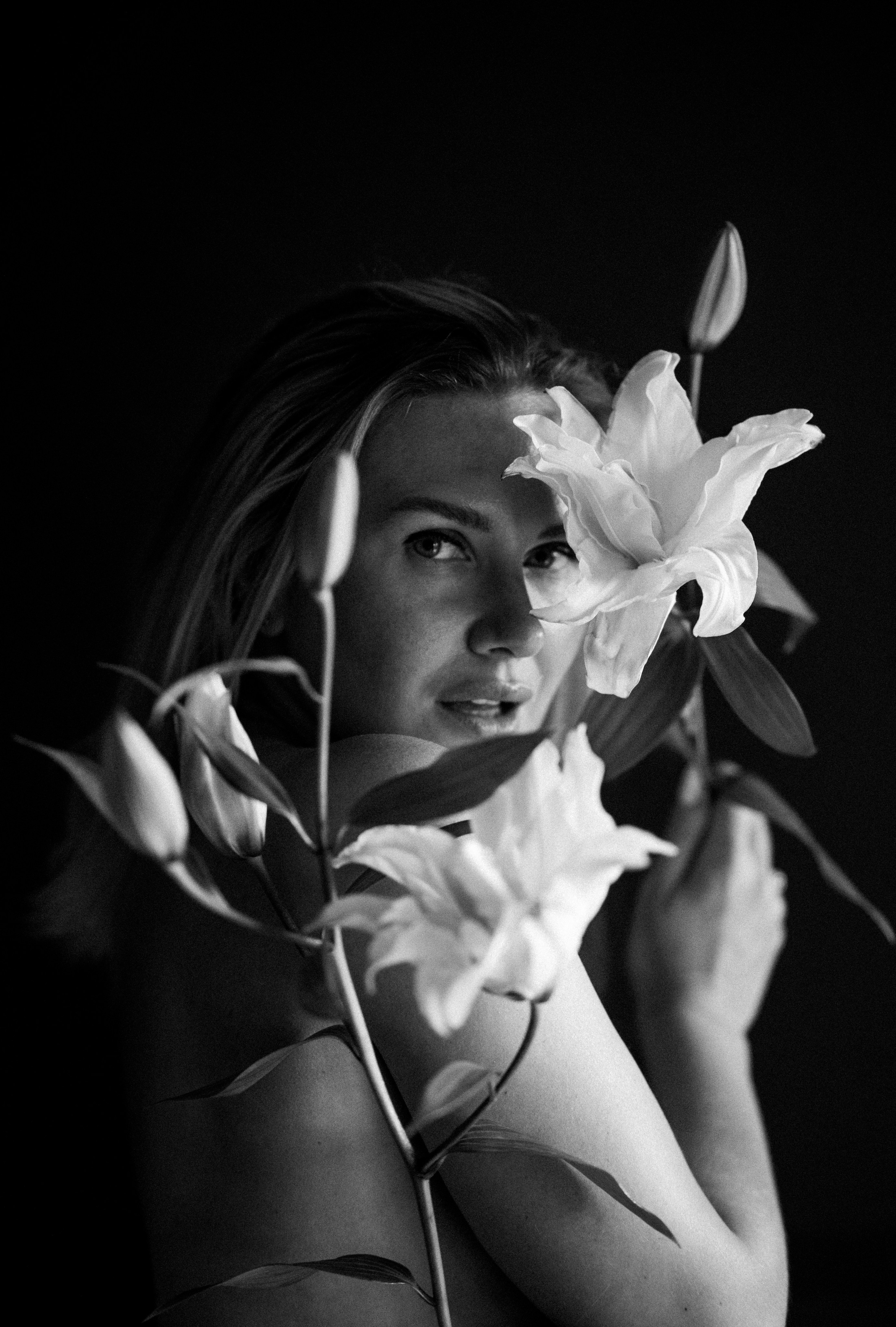 O. Rawnoir- Portrait photography by Daria Paliy.Timeless black&white portraits of women in NYC area