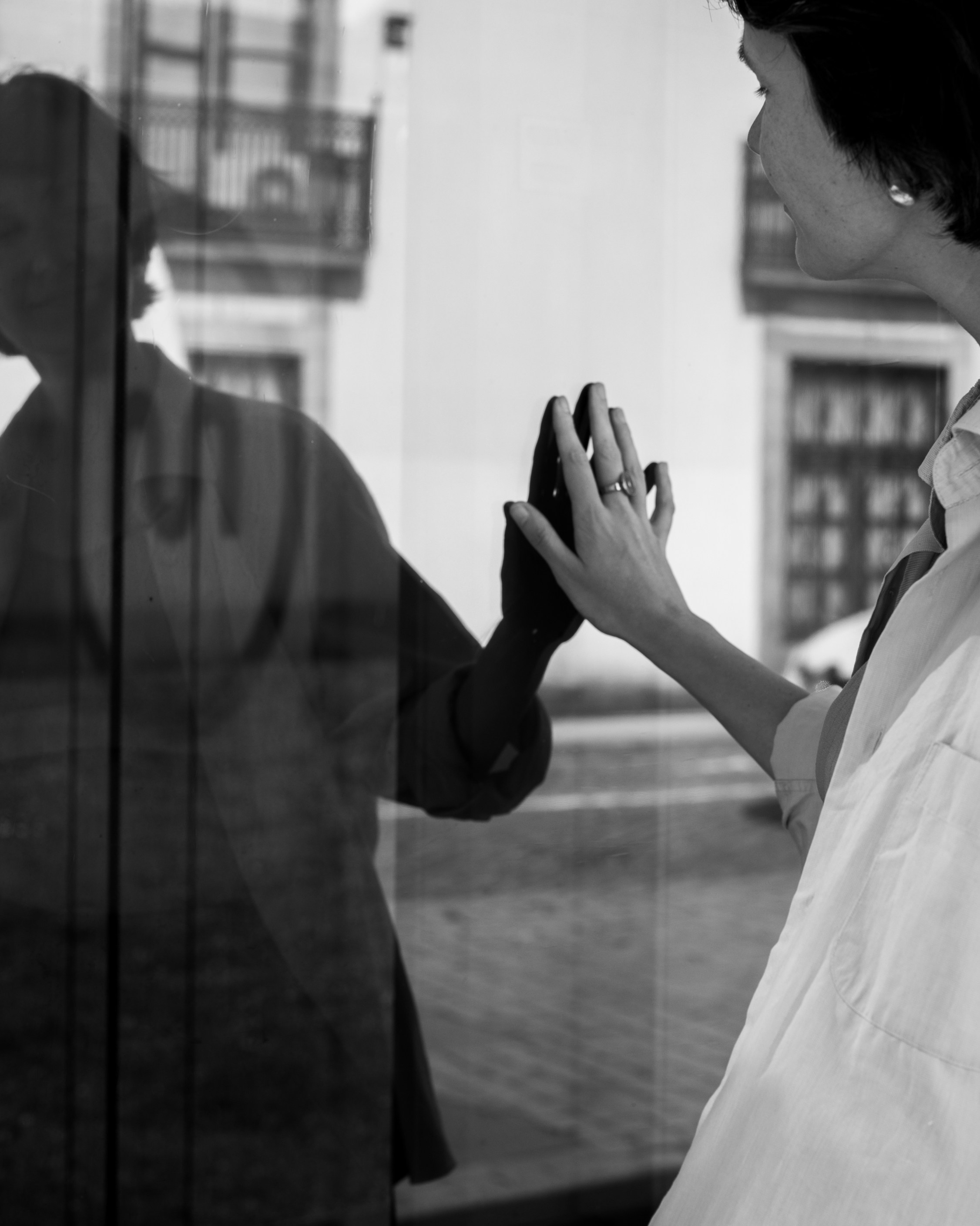 ASSA. A SMALL WALKING IN PORTO. Anastasiia Antoniuk portrait, family and couple photographer, Portugal
