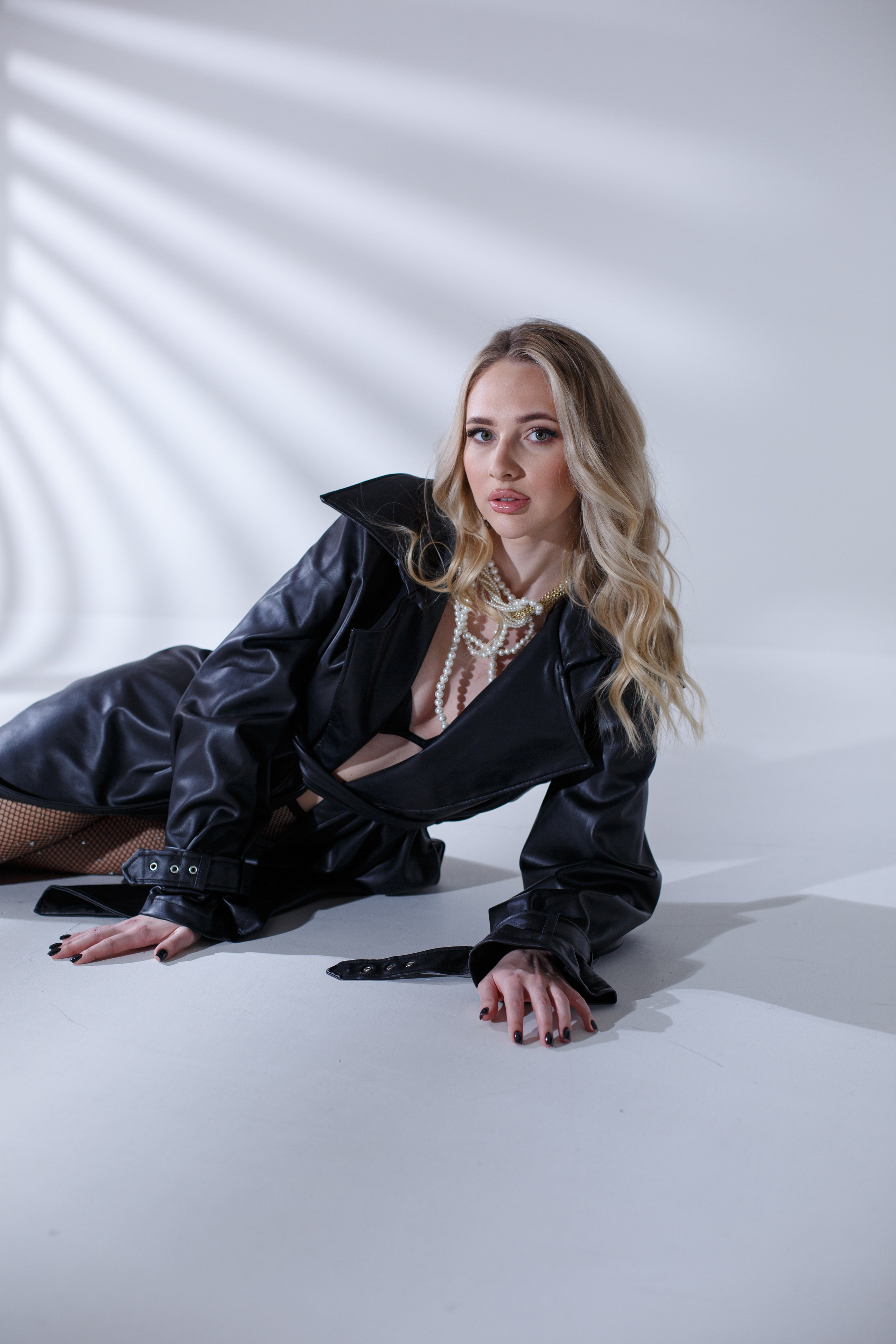 Lifestyle Lookbook Retoucher Olha Kompaniiets. Professional high end photo retoucher Olha Kompaniiets