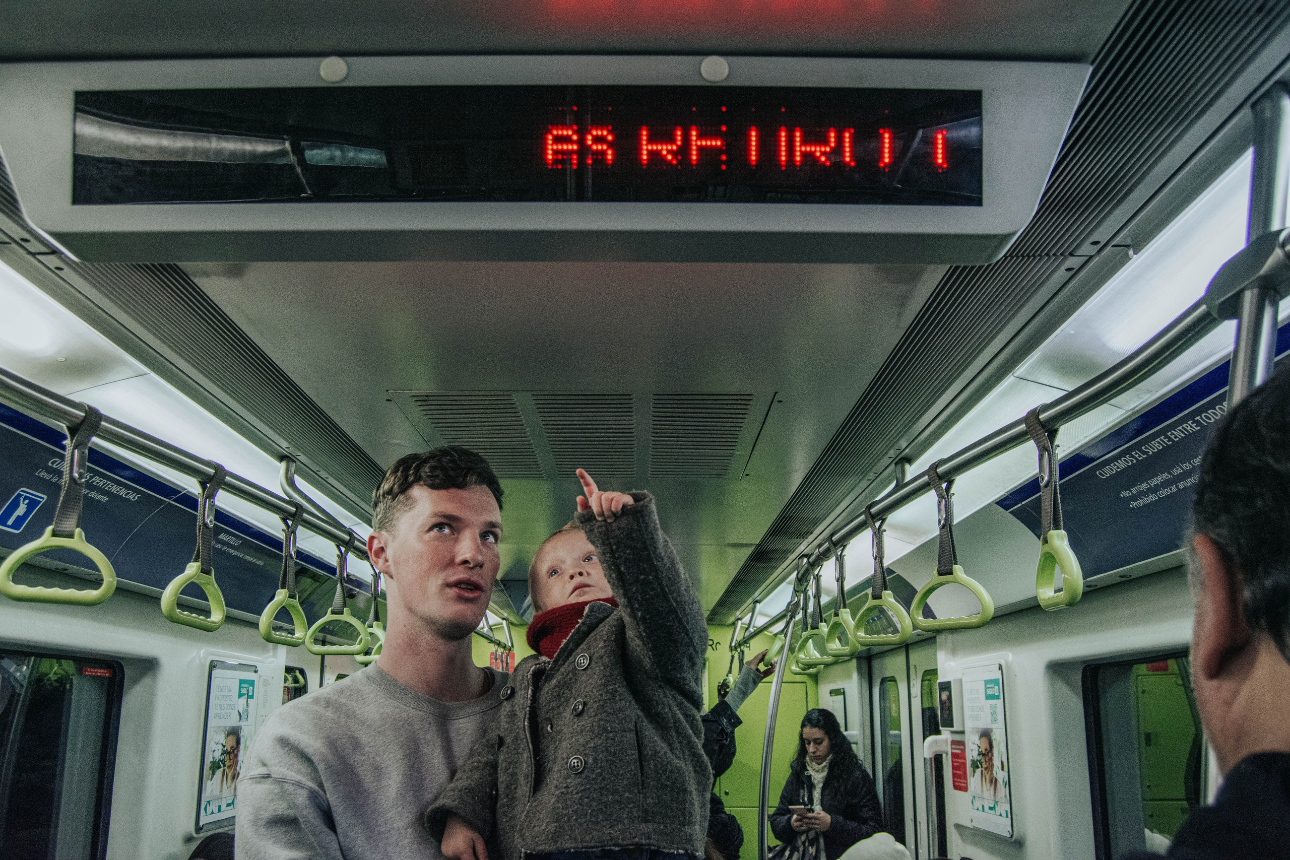 Family photo shoot. Buenos Aires. Photographer @elmirkami in the city of Buenos Aires