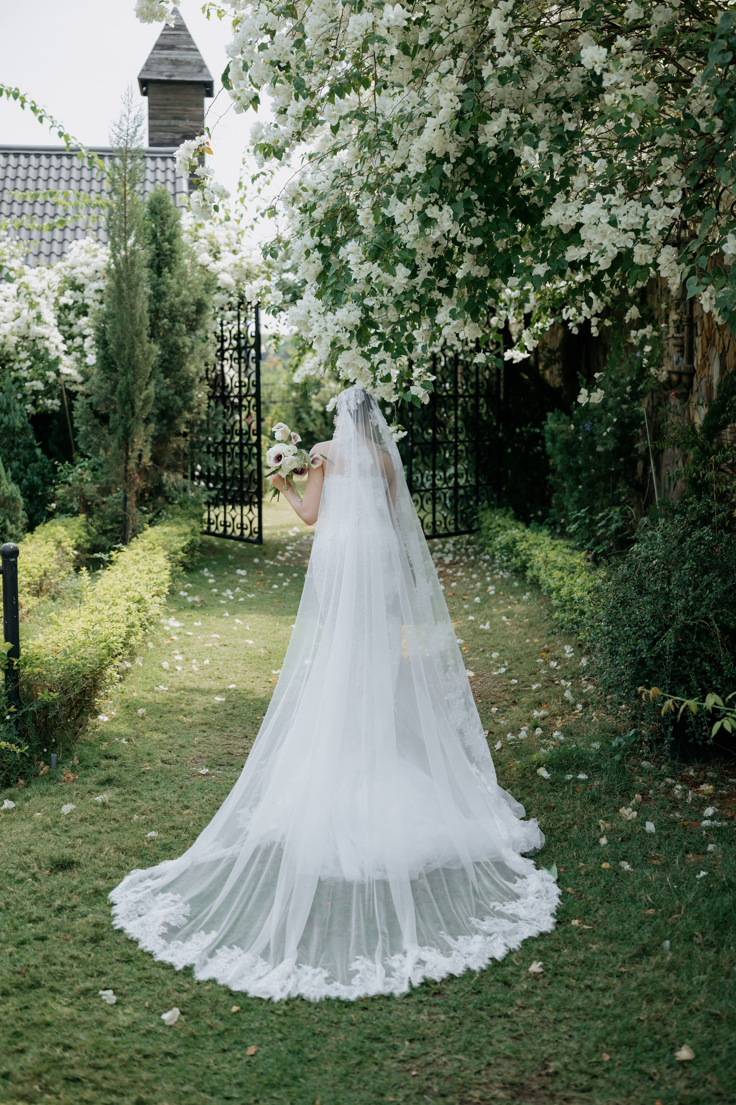 THU & NHU / An garden. Saigon Wedding Present | Art Beyond Moments
